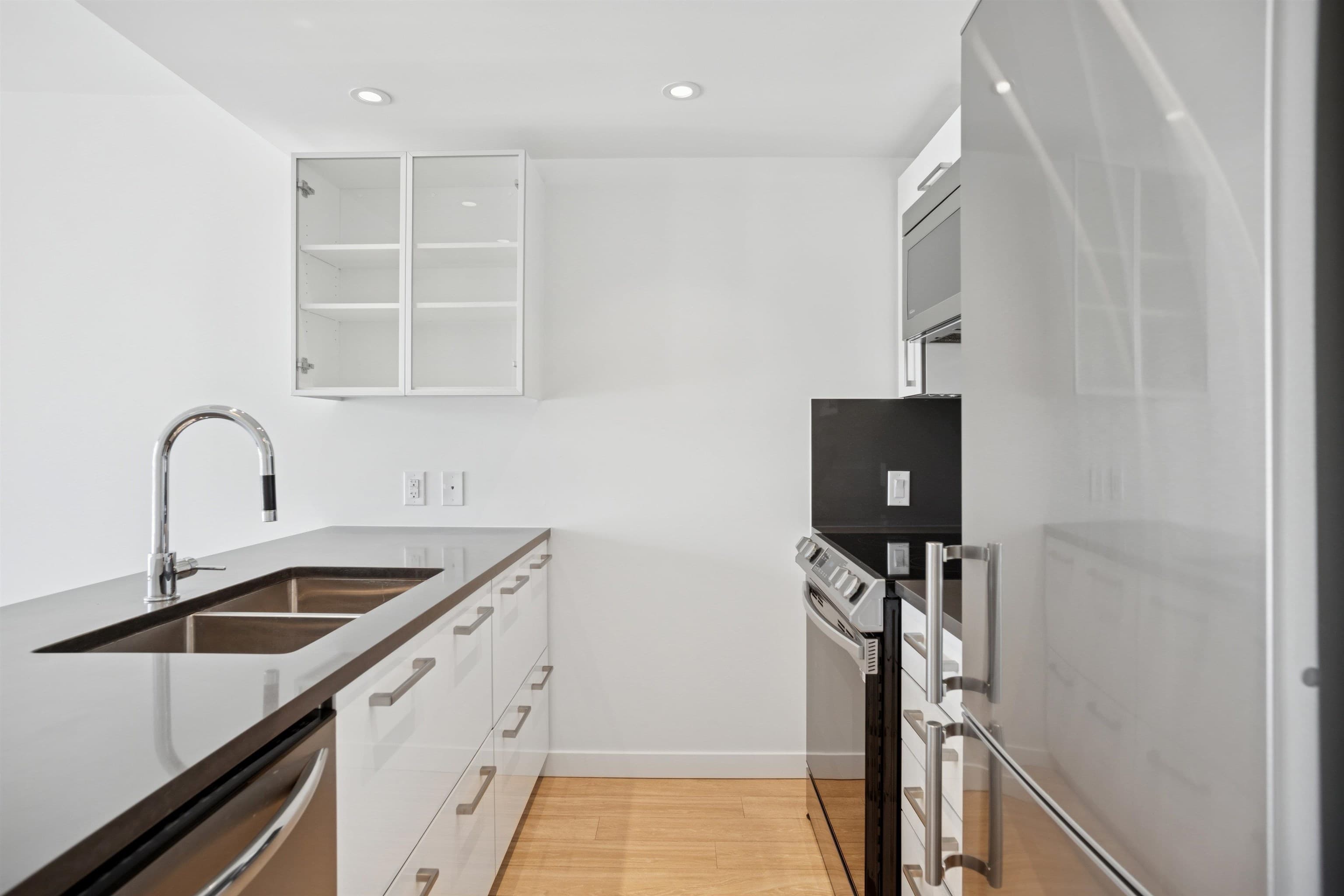 554 - 955 E Hastings Street, Vancouver, V6A 0G8 — photo 3