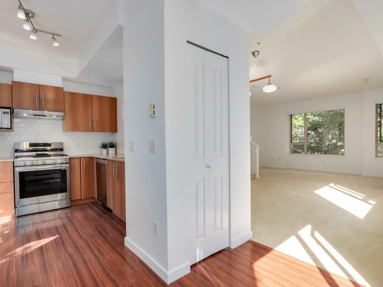 114 - 9229 University Crescent, Burnaby, V5A 4Z2 — photo 2