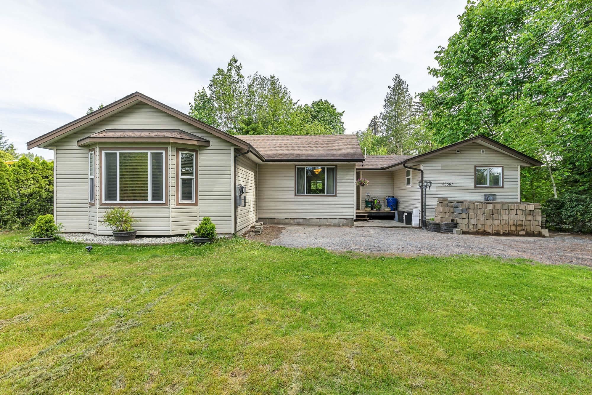 33581 Dewdney Trunk Road, Mission, V2V 6Y3 — photo 1