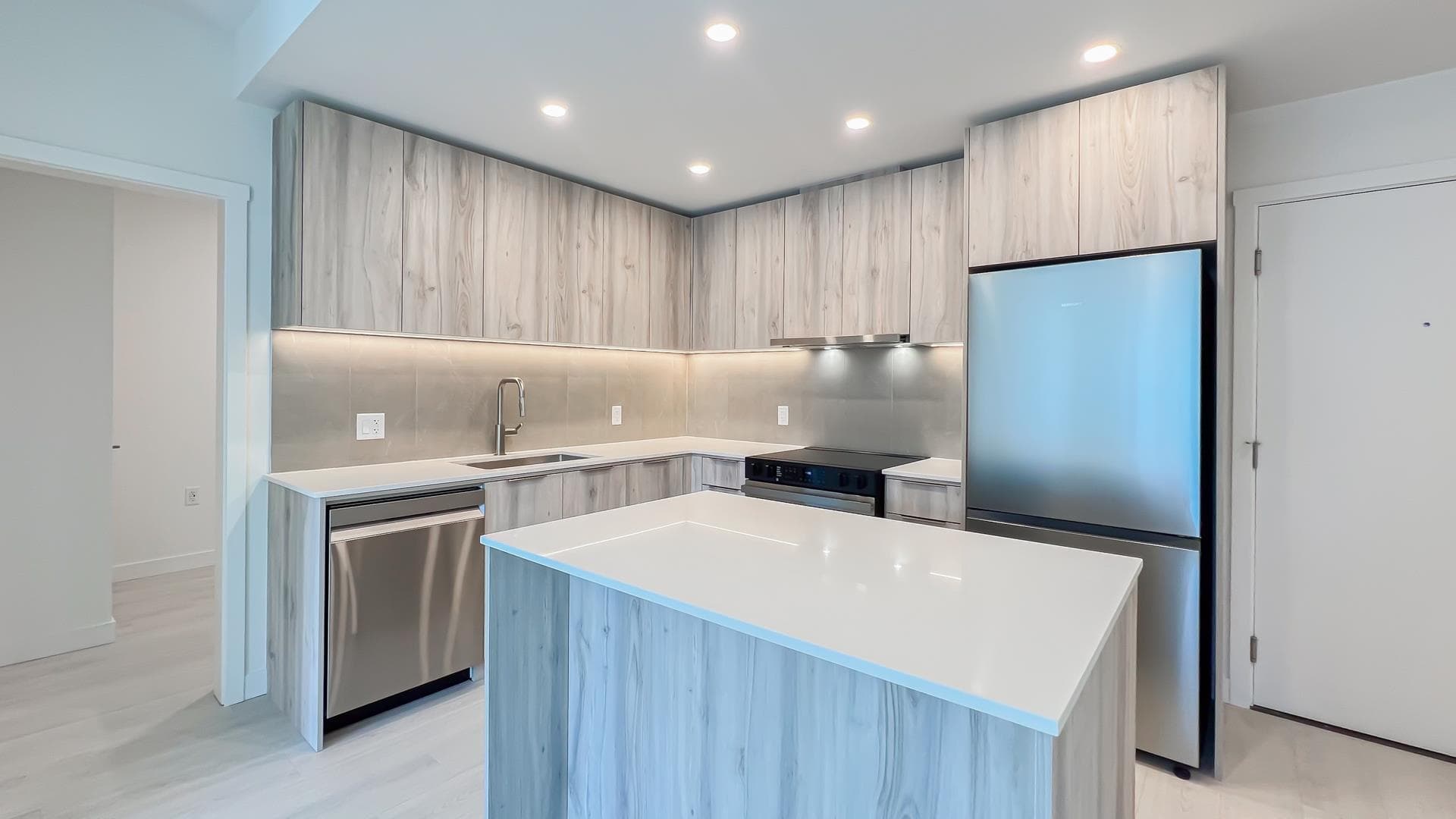 422 - 3594 Malsum Drive, North Vancouver, V7G 0B4 — photo 4