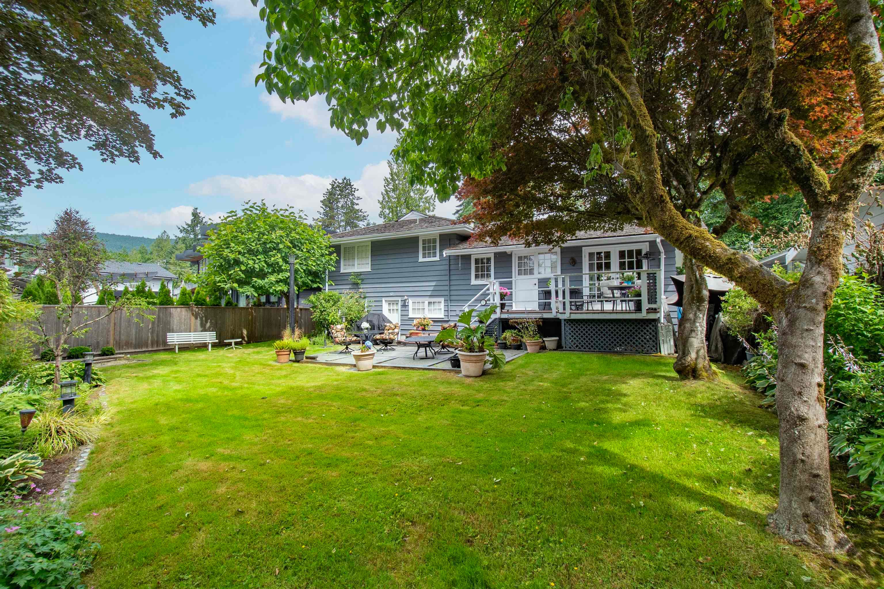 1057 Montroyal Boulevard, North Vancouver, V7R 2H5 — photo 4