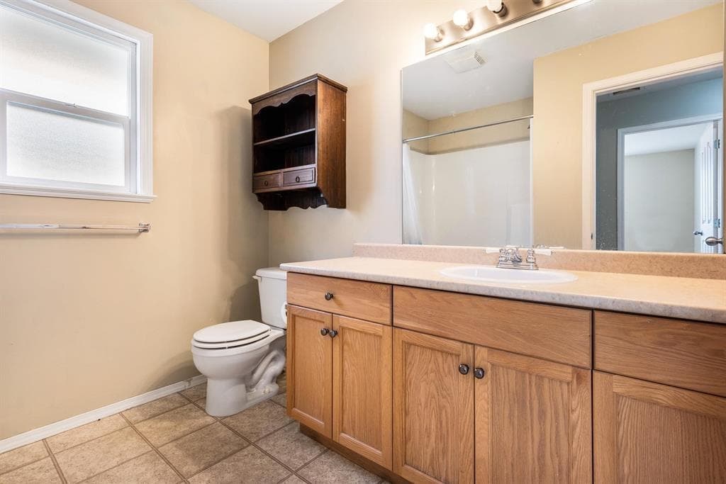 B - 9570 Hazel Street, Chilliwack, V2P 5N9 — photo 2