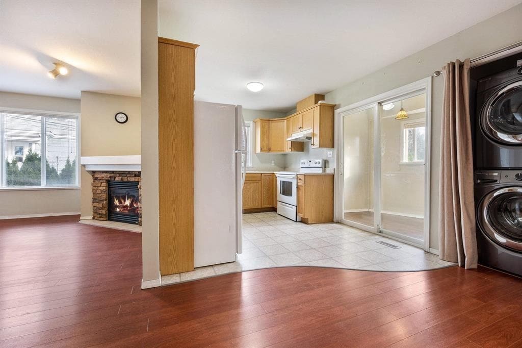 B - 9570 Hazel Street, Chilliwack, V2P 5N9 — photo 3