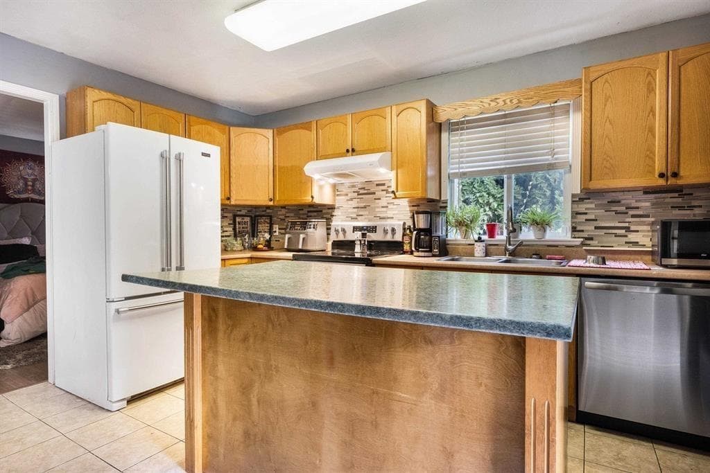 B - 9570 Hazel Street, Chilliwack, V2P 5N9 — photo 5