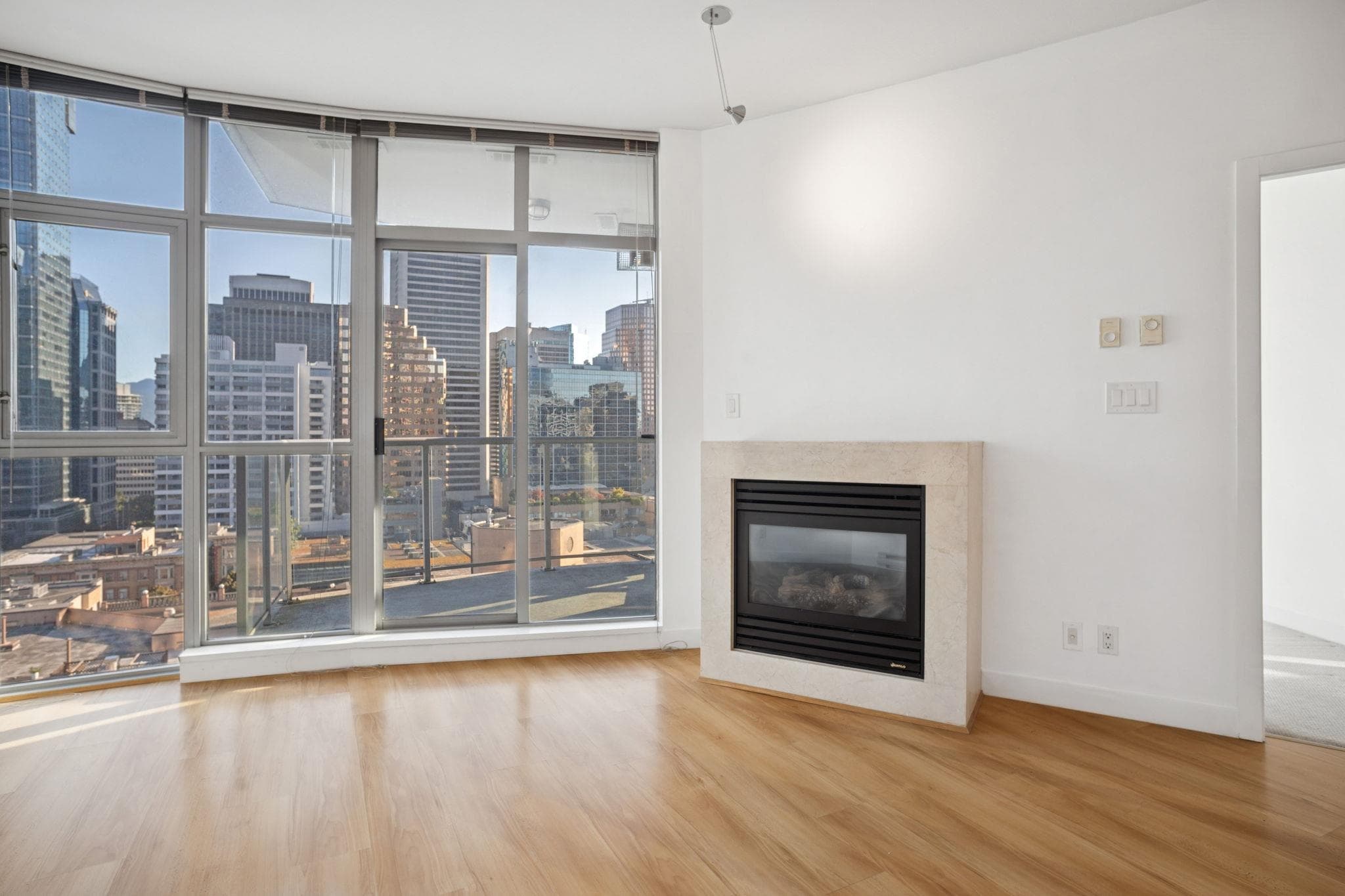 1203 - 1050 Smithe Street, Vancouver, V6E 4T4 — photo 2