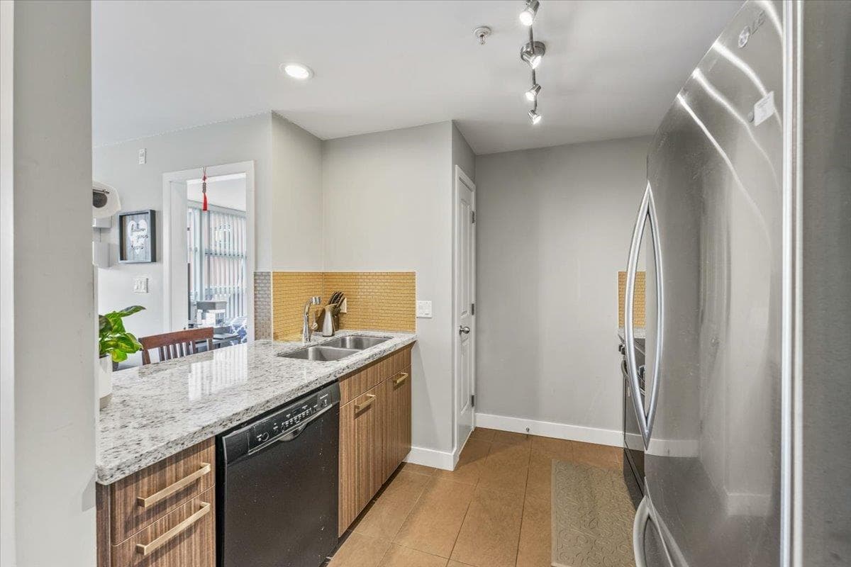 409 - 3255 Smith Avenue, Burnaby, V5G 0B5 — photo 5
