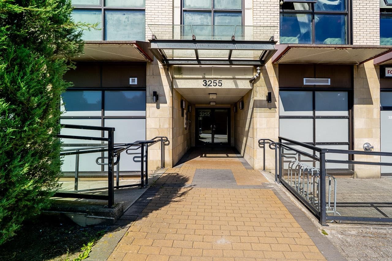 PH2 - 3255 Smith Avenue, Burnaby, V5G 0B5 — photo 4