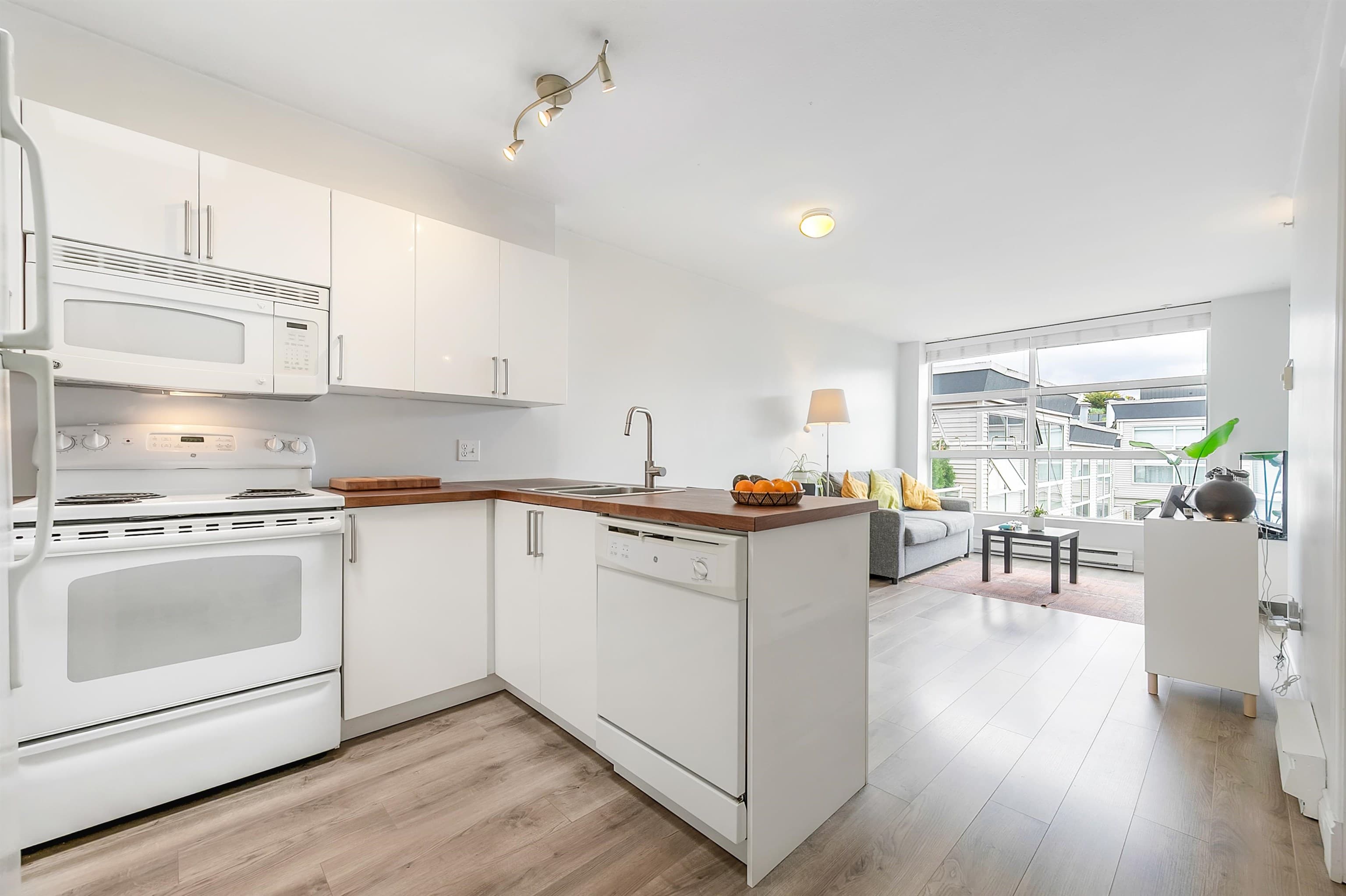 PH11 - 418 E Broadway, Vancouver, V5T 1X2 — photo 2