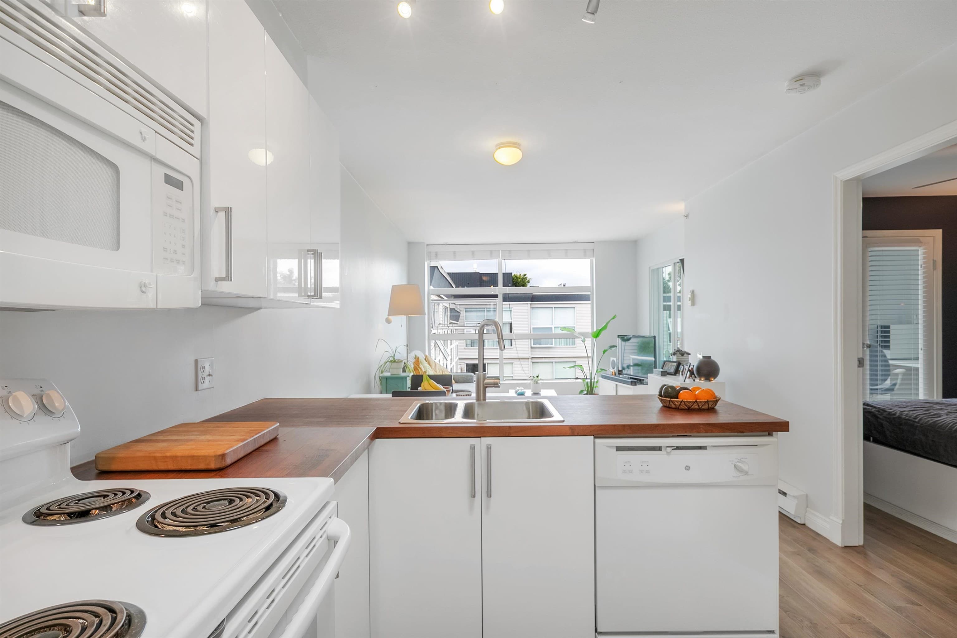 PH11 - 418 E Broadway, Vancouver, V5T 1X2 — photo 4