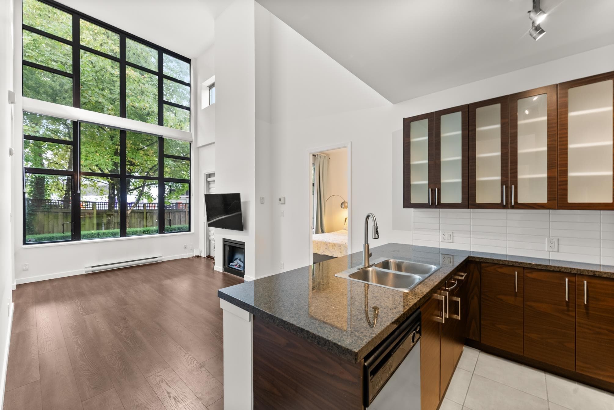 TH4 - 2355 Madison Avenue, Burnaby, V5C 0B3 — photo 1