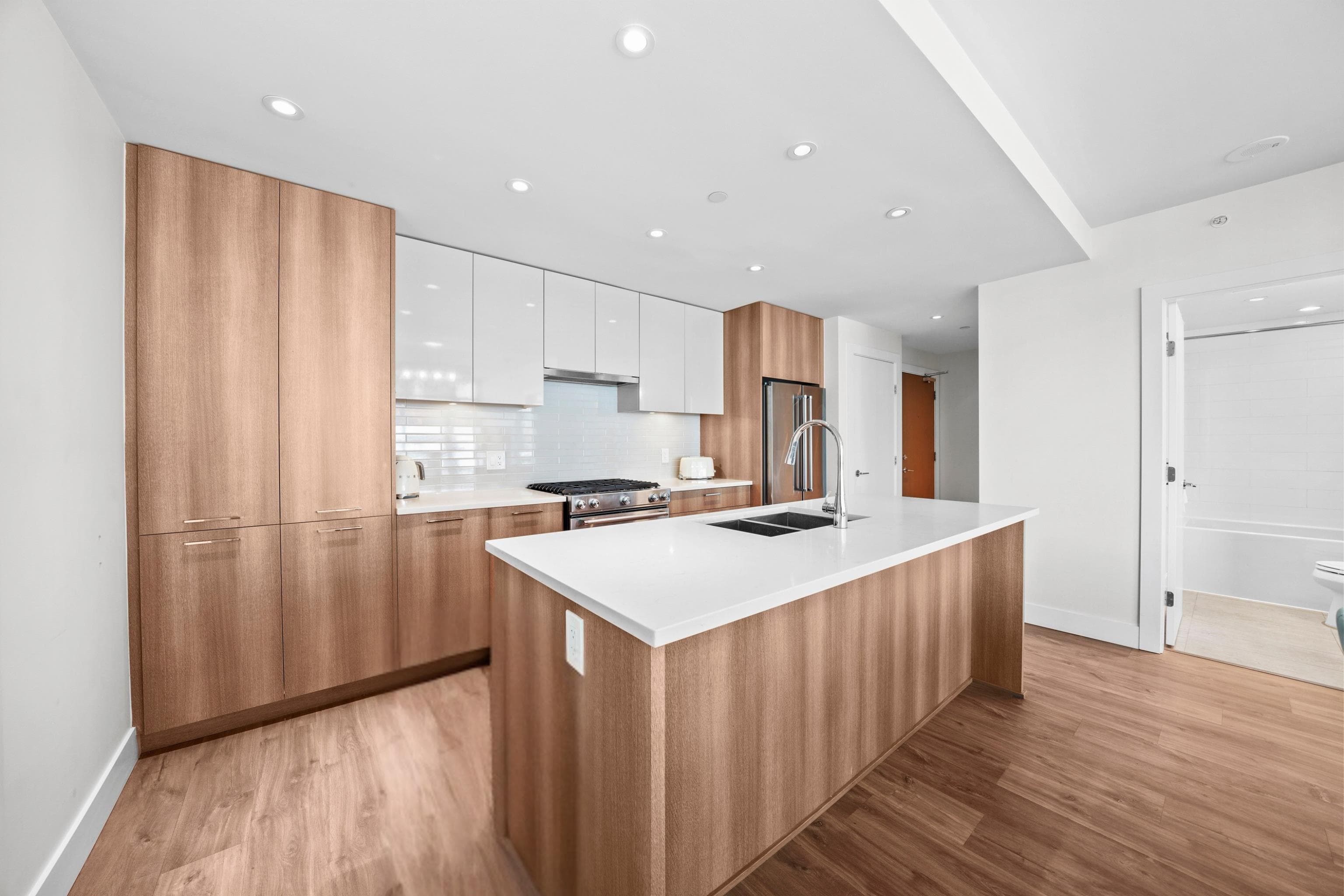 209 - 258 Nelson's Court, New Westminster, V3L 0J9 — photo 3