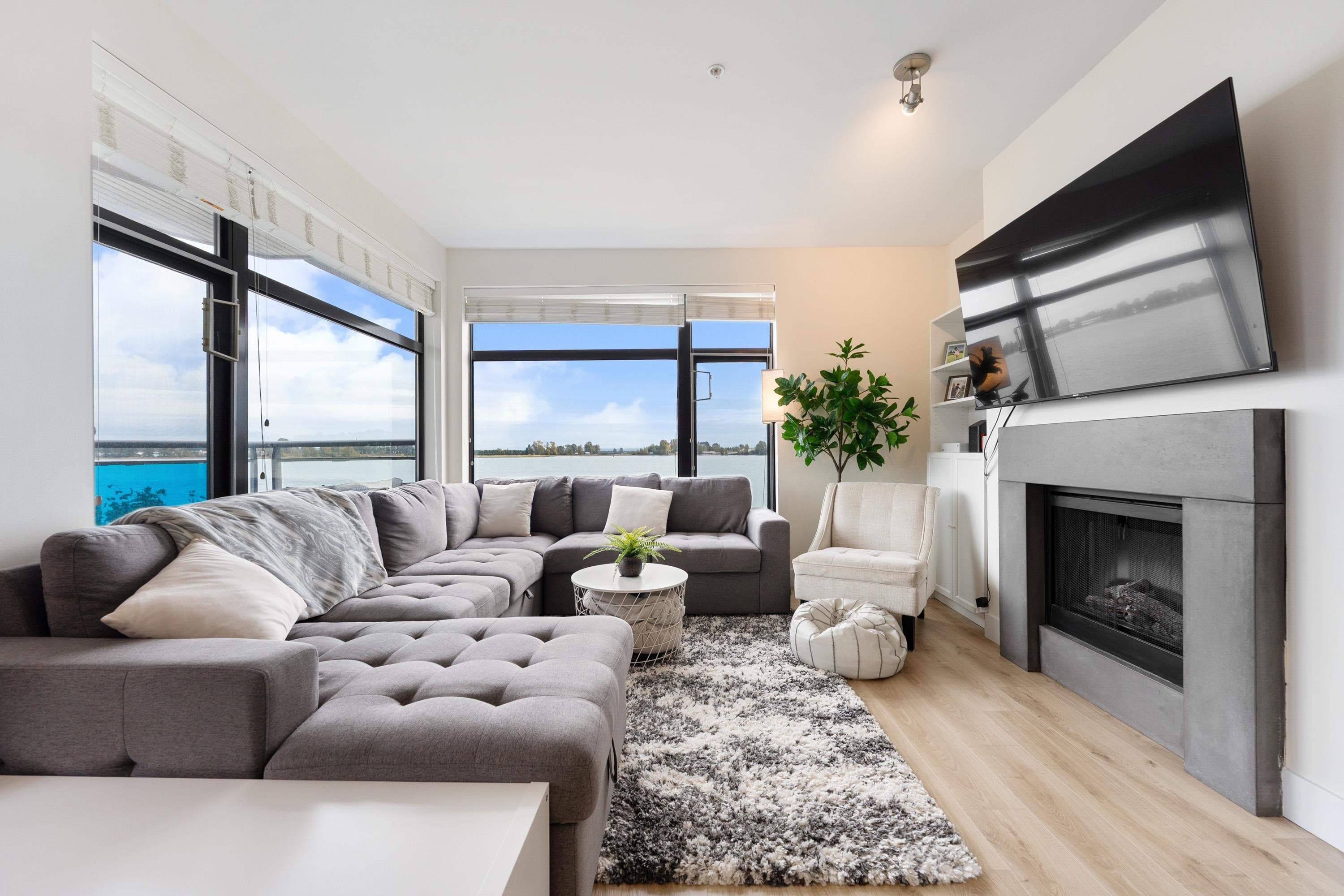 210 - 14200 Riverport Way, Richmond, V6W 1M4 — photo 2