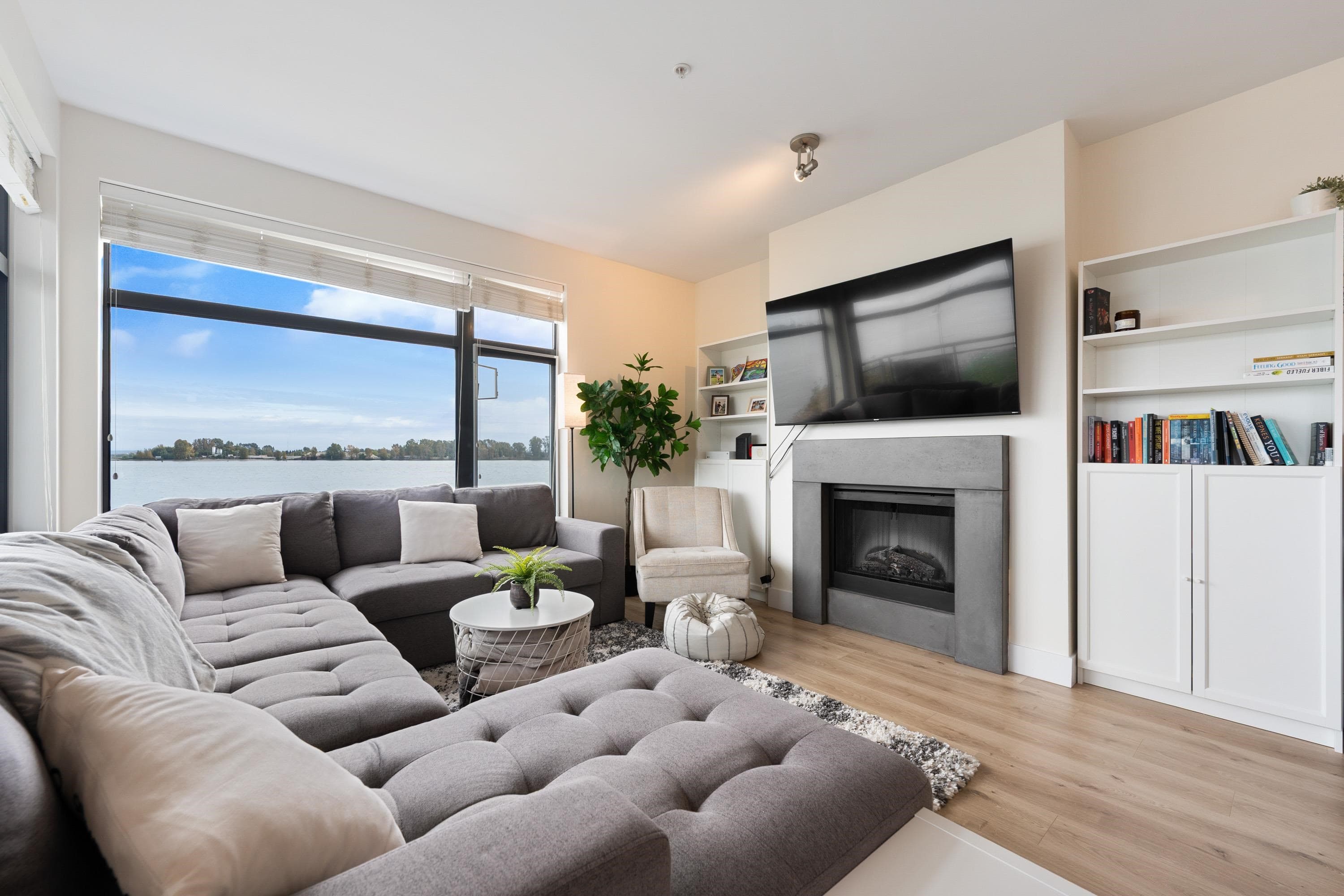 210 - 14200 Riverport Way, Richmond, V6W 1M4 — photo 3