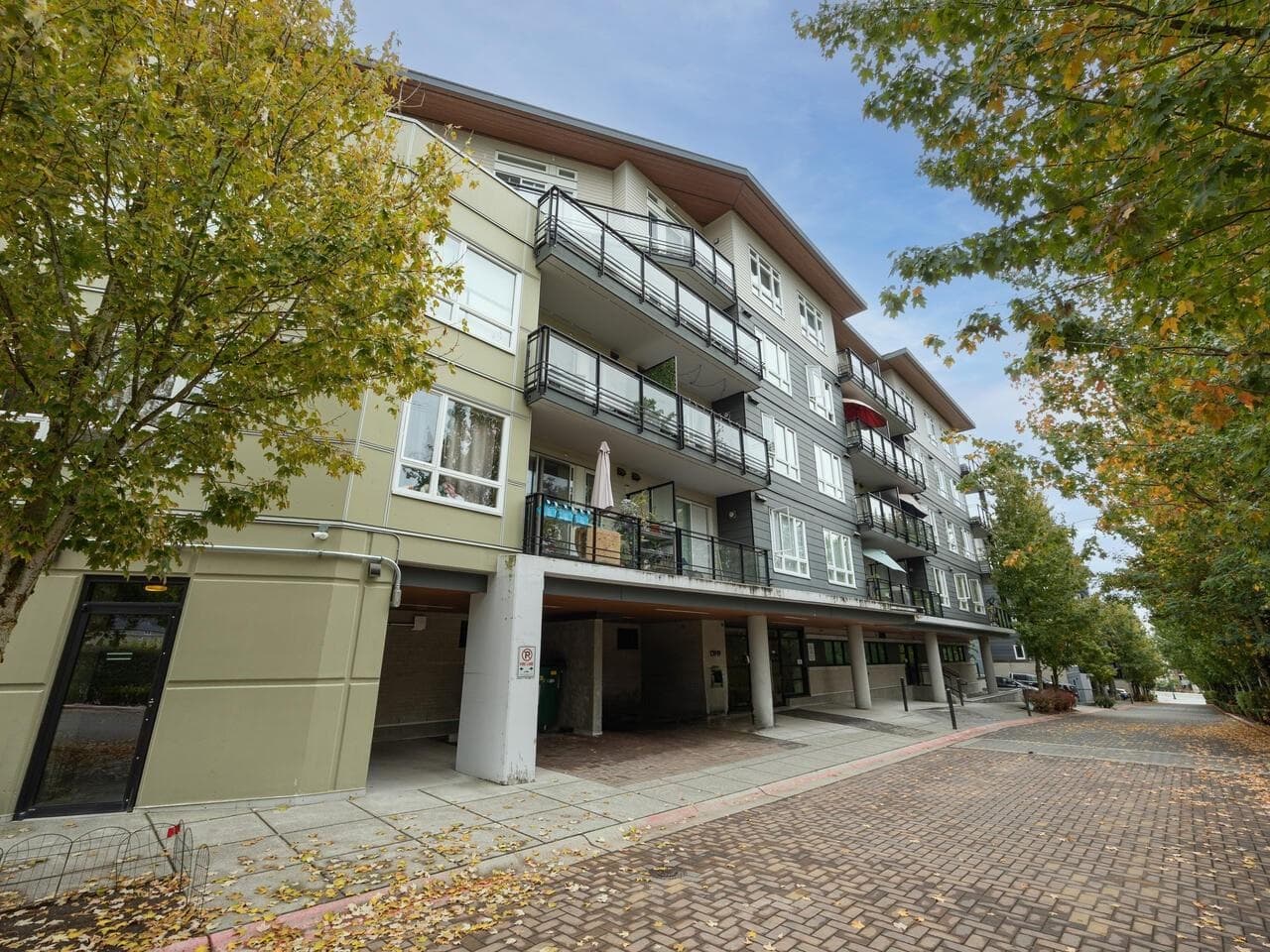 205 - 13919 Fraser Highway, Surrey, V3T 4E6 — photo 3