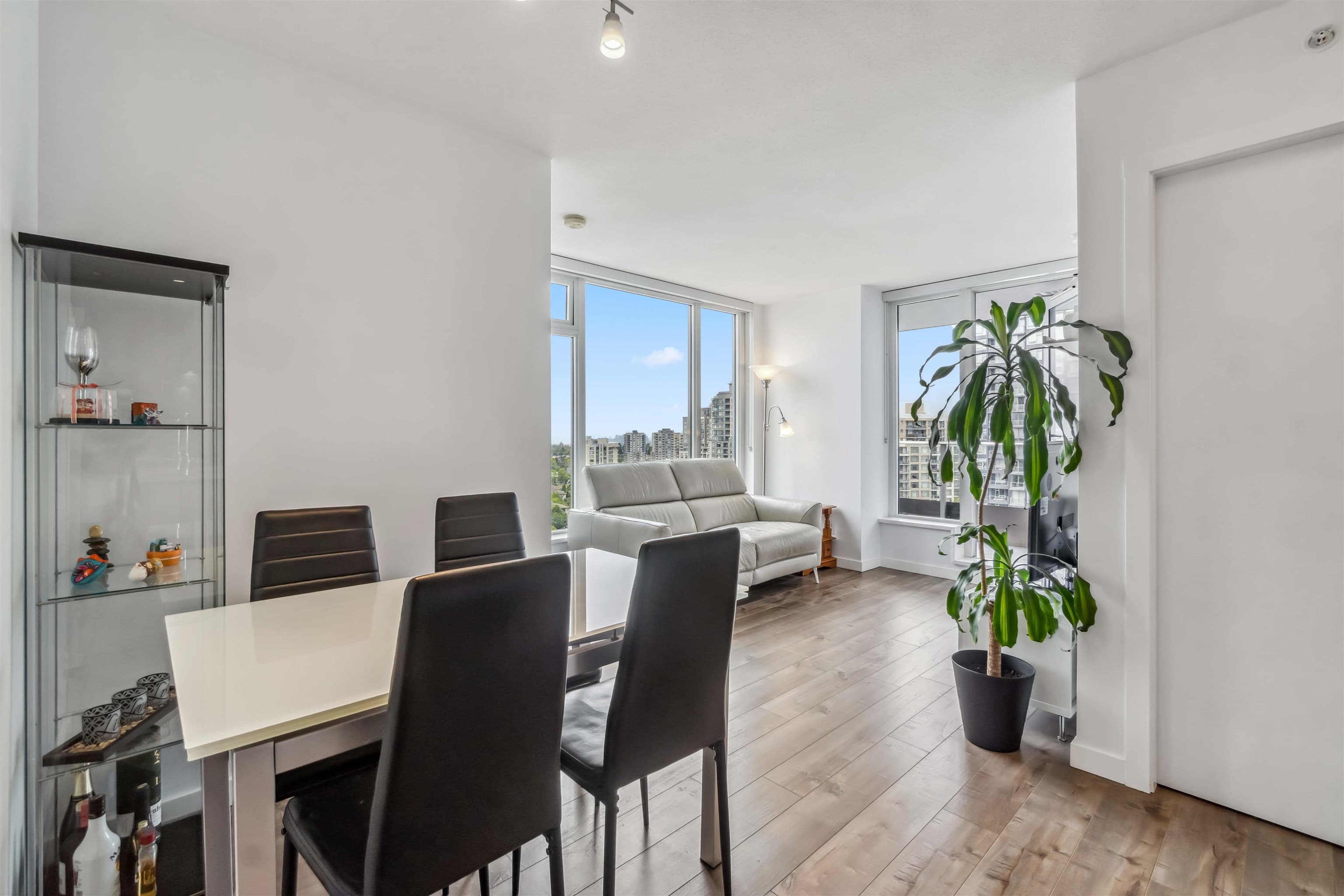 1902 - 5665 Boundary Road, Vancouver, V5R 0E4 — photo 3