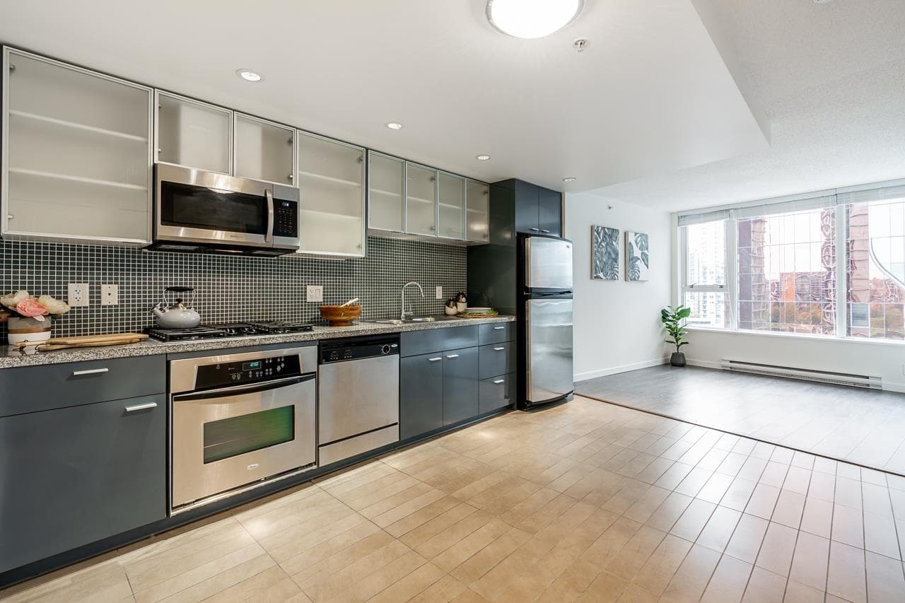 1207 - 33 Smithe Street, Vancouver, V6B 0B5 — photo 4
