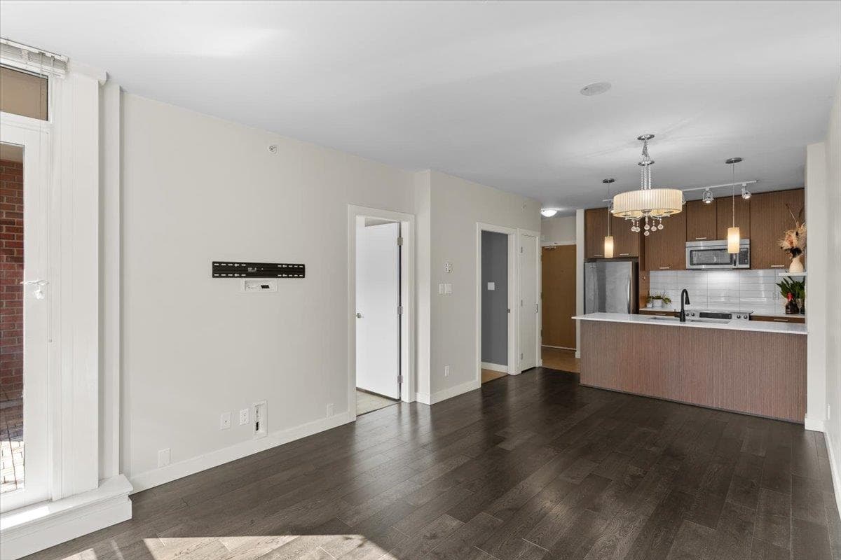 201 - 2321 Scotia Street, Vancouver, V5T 0A8 — photo 2
