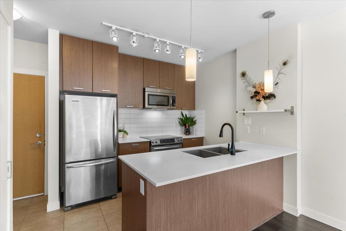 201 - 2321 Scotia Street, Vancouver, V5T 0A8 — photo 3