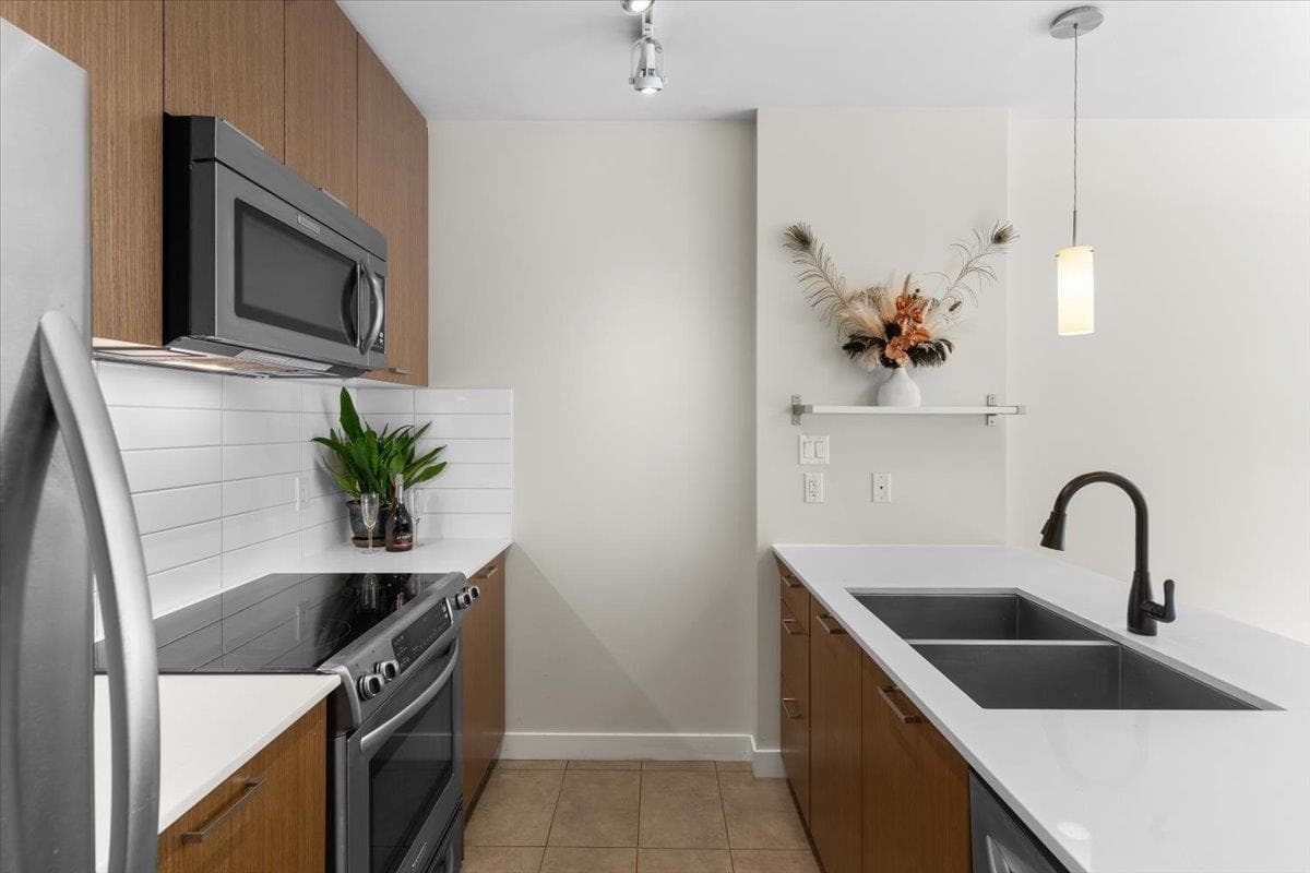 201 - 2321 Scotia Street, Vancouver, V5T 0A8 — photo 4