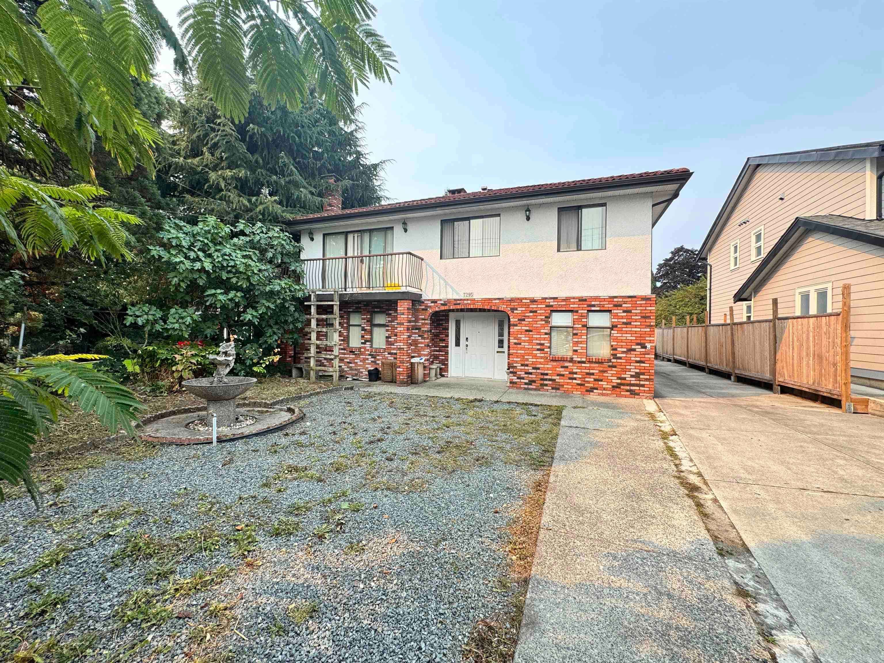 7295 Sussex Avenue, Burnaby