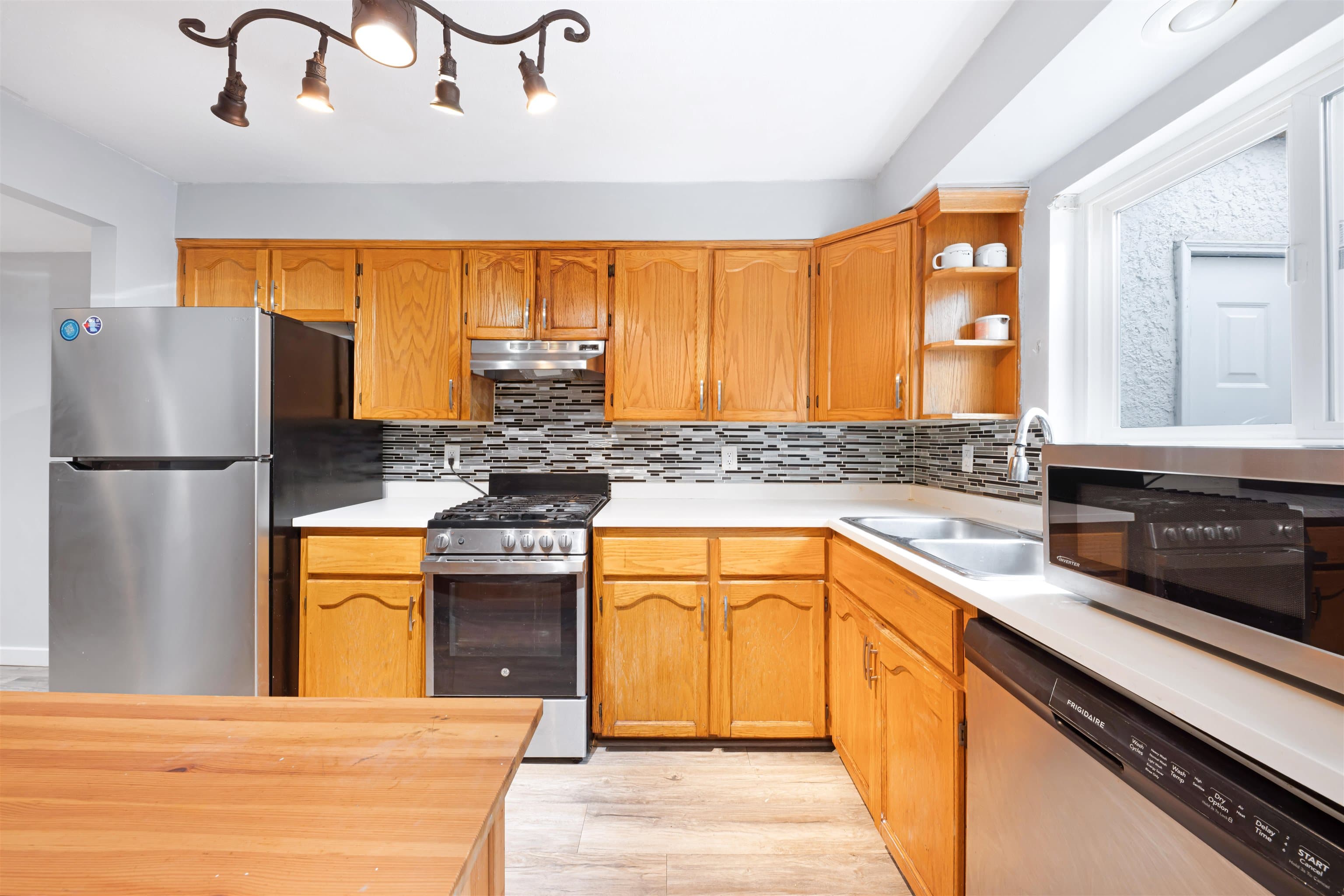 11699 Fulton Street, Maple Ridge, V2X 6L3 — photo 3