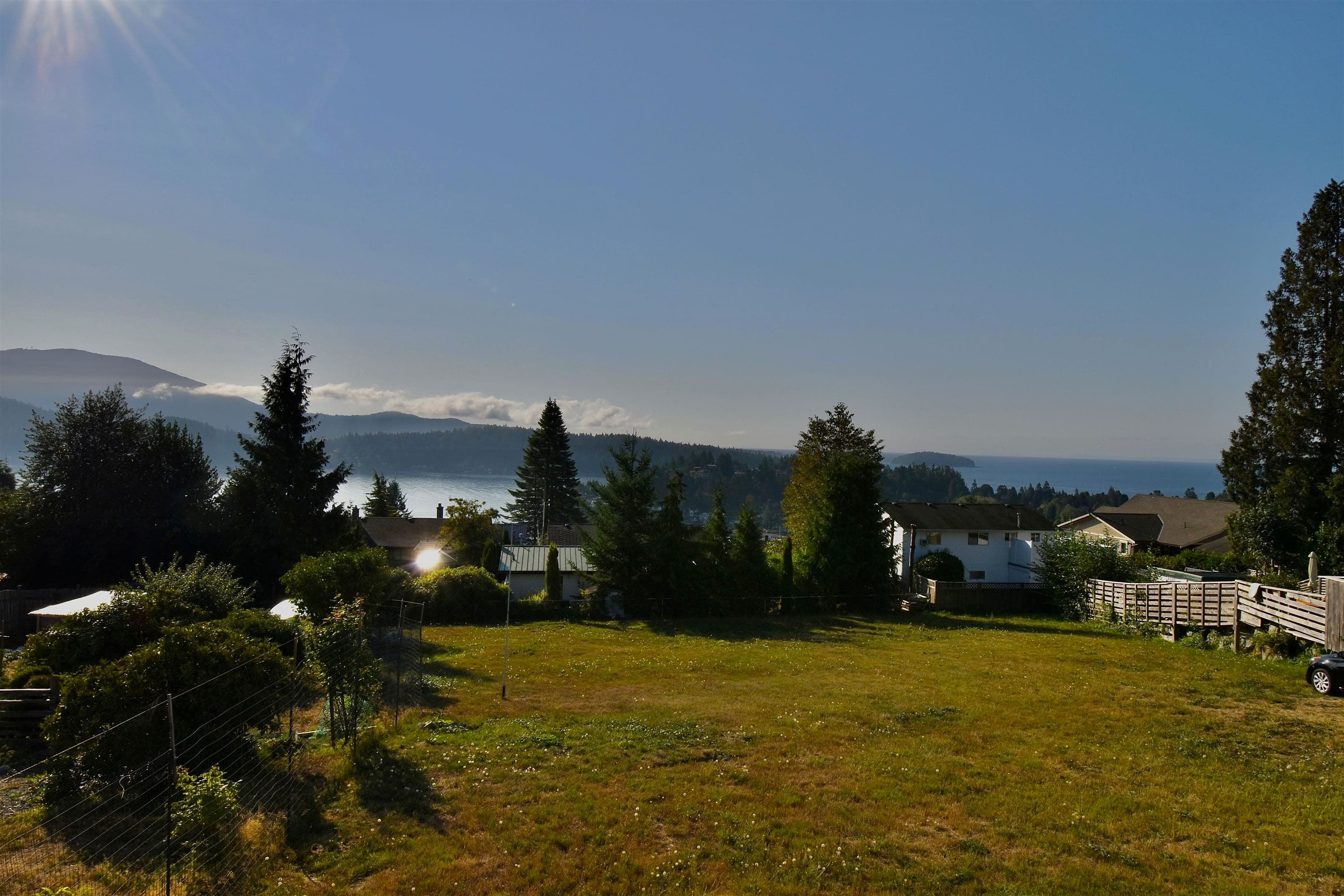 554 Wildwood Crescent, Gibsons, V0N 1V9 — photo 2