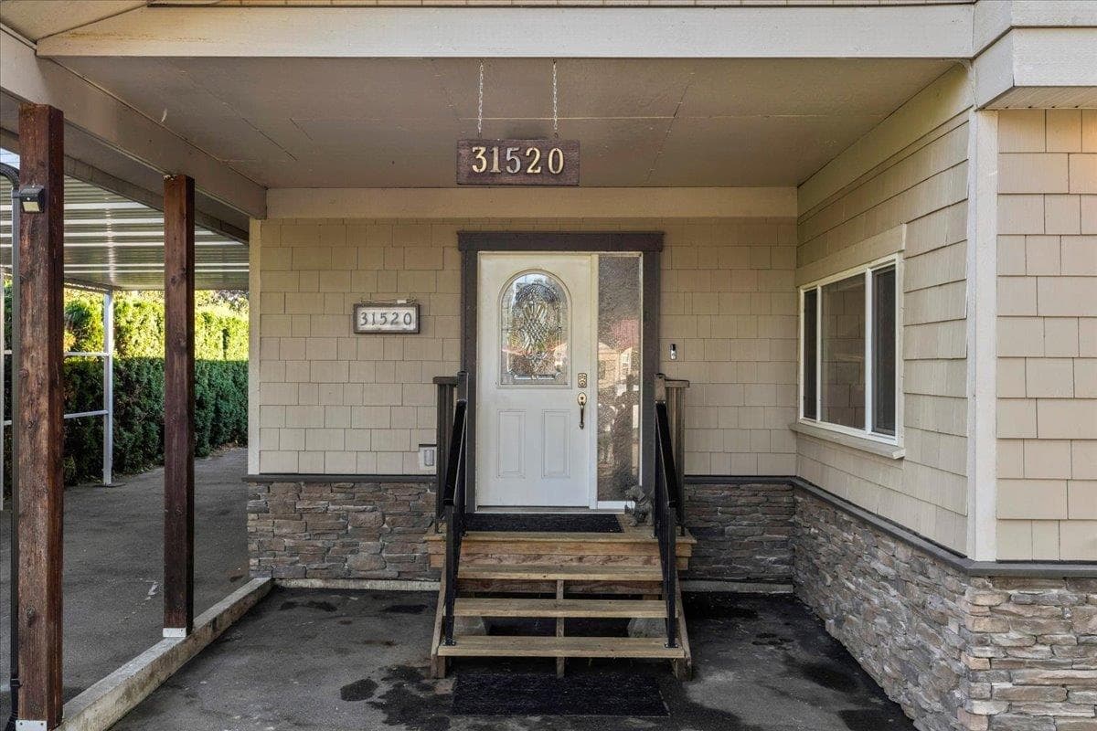 31520 Lombard Avenue, Abbotsford, V2T 6M6 — photo 3