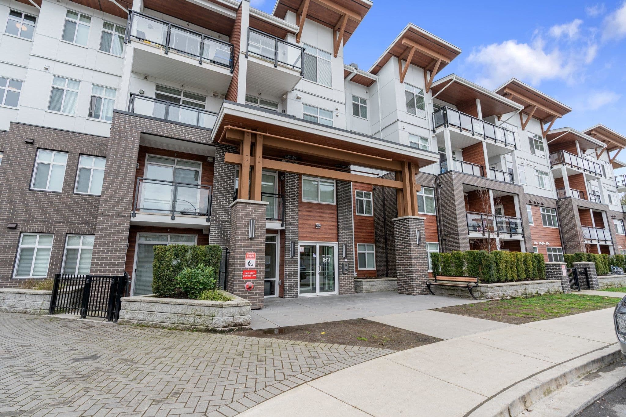 414 - 5415 Brydon Crescent, Langley, V3A 0N4 — photo 2