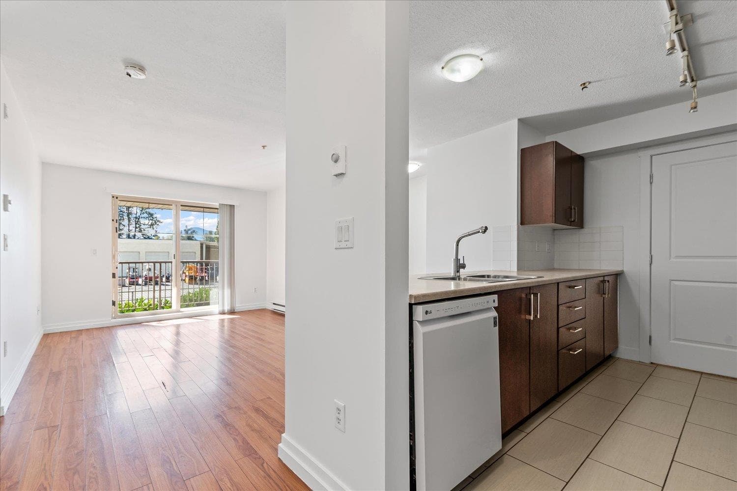 109 - 45555 Yale Road, Chilliwack, V2P 0A9 — photo 5