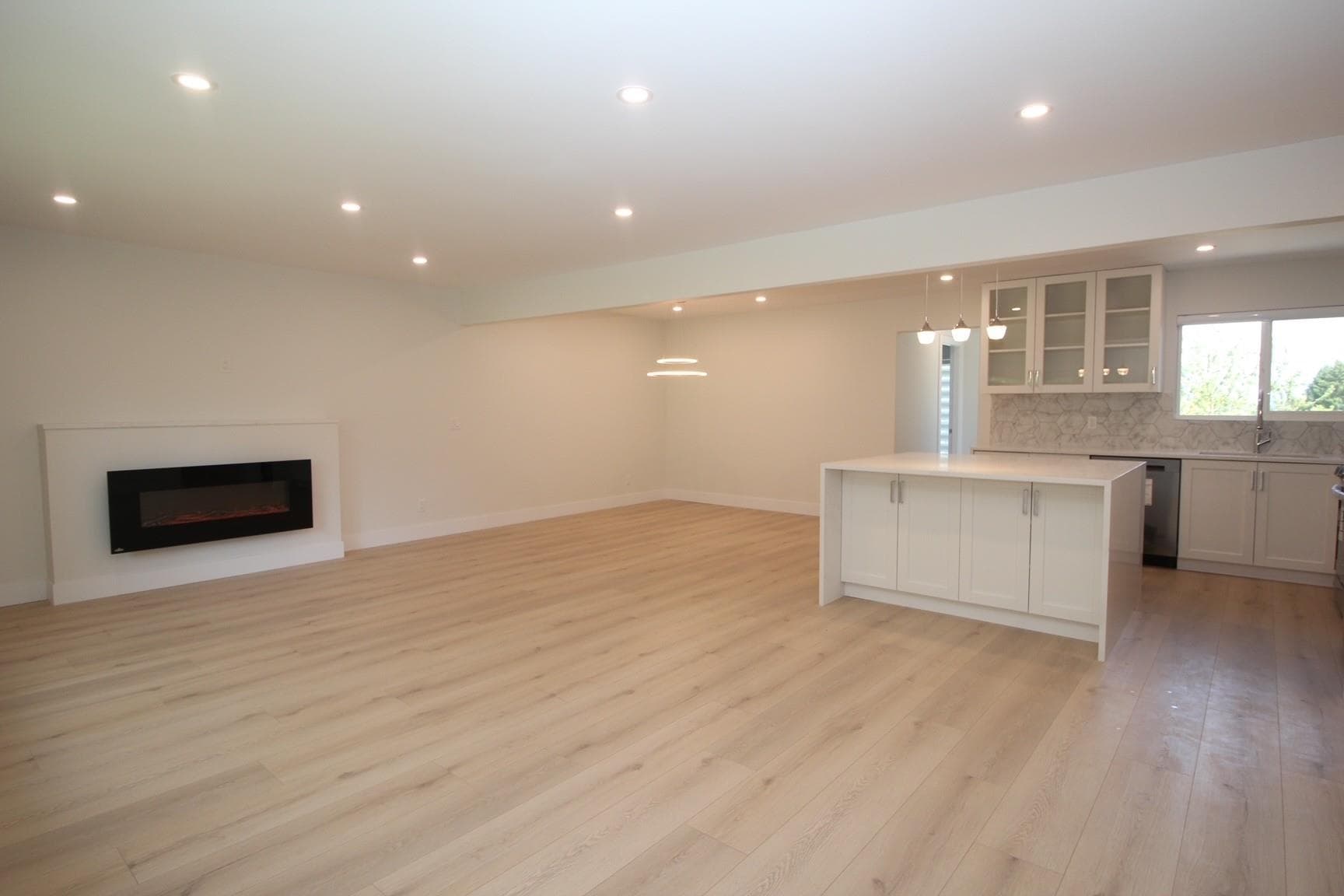 2076 Clare Place, Port Coquitlam, V3C 1B5 — photo 2