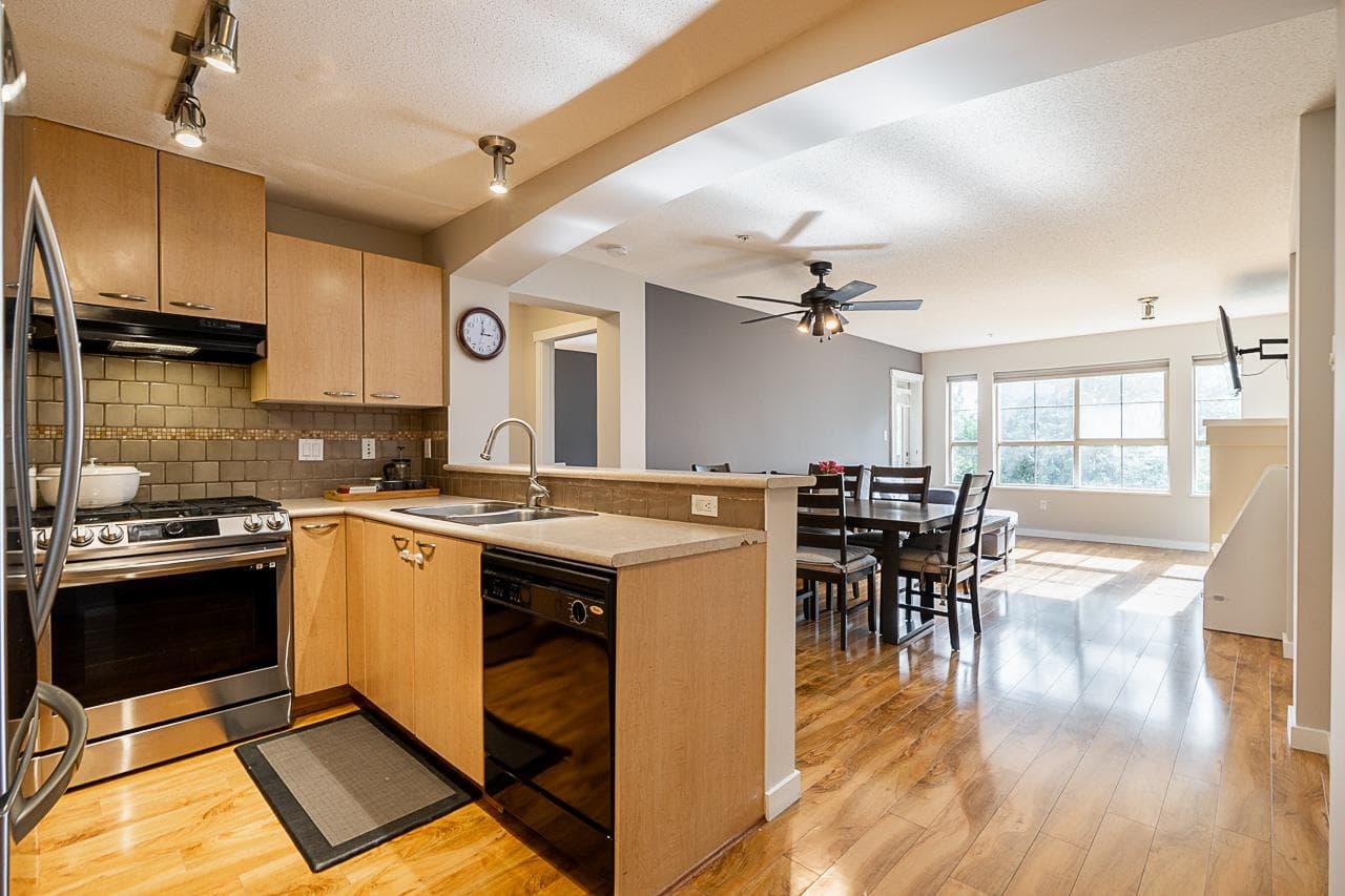 211 - 2958 Silver Springs Boulevard, Coquitlam, V3E 3R9 — photo 2