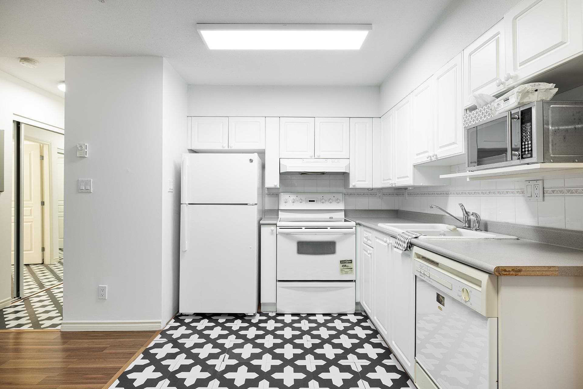 105 - 2130 W 12th Avenue, Vancouver, V6K 2N2 — photo 2