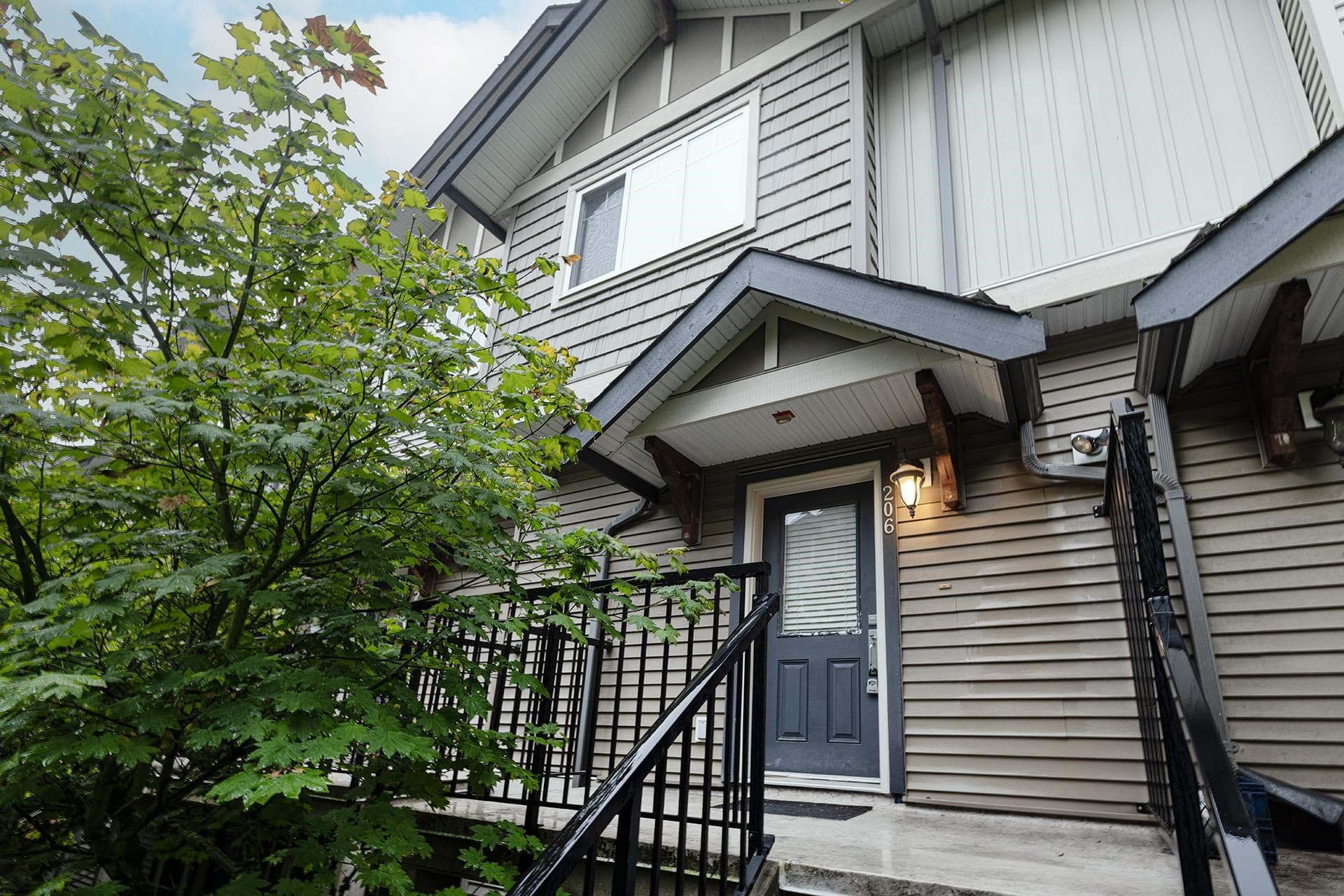206 - 5211 Irmin Street, Burnaby, V5J 0C9 — photo 2