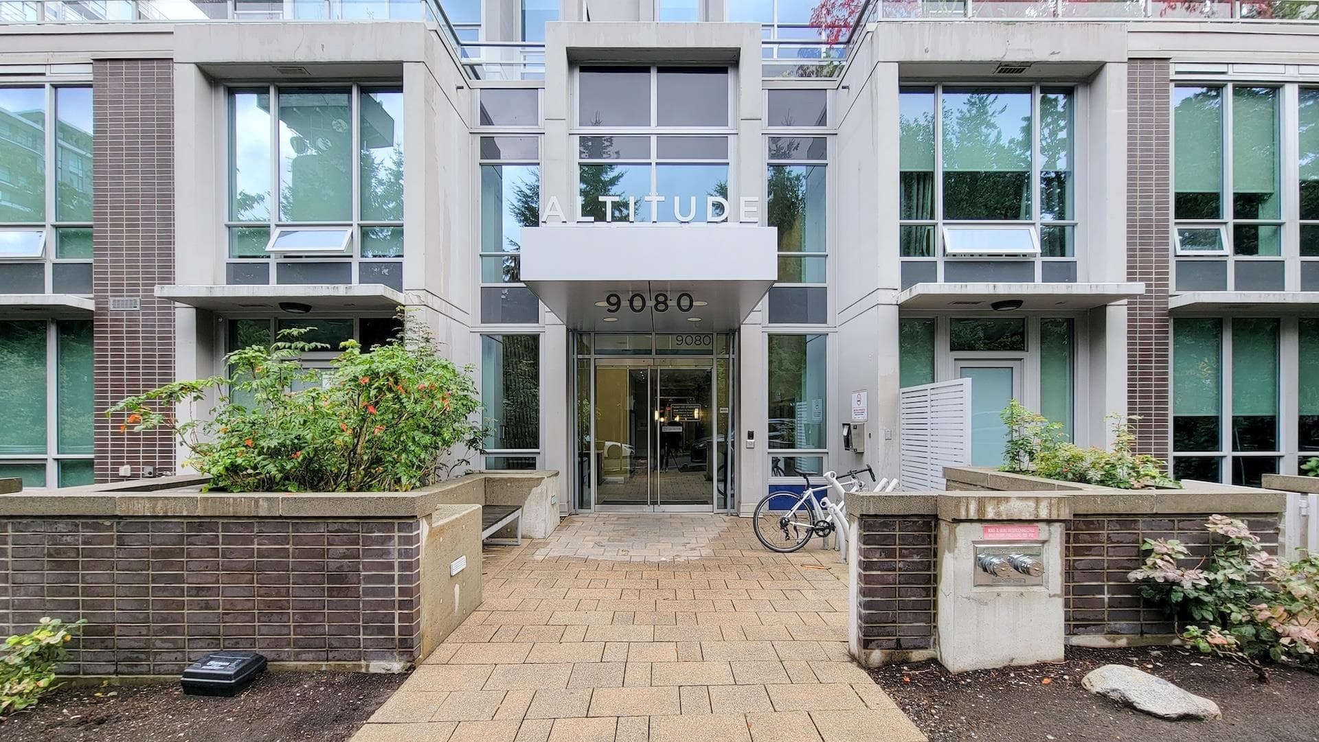 706 - 9080 University Crescent, Burnaby, V5A 0B7 — photo 1