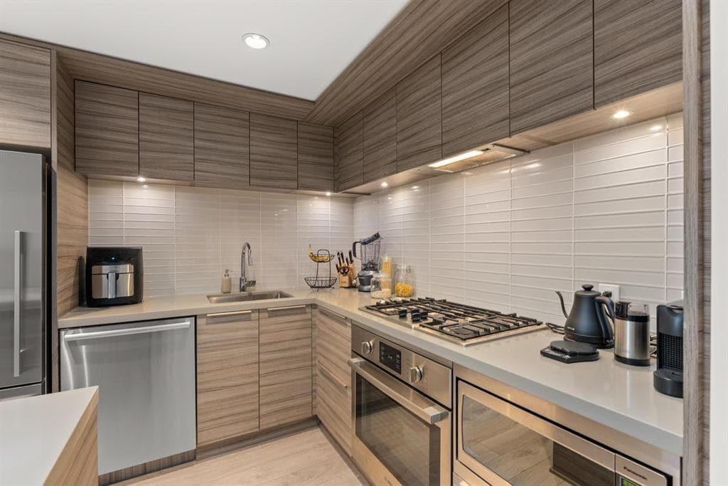 1909 - 1550 Fern Street, Vancouver, V7J 0A9 — photo 2