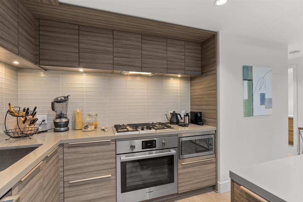 1909 - 1550 Fern Street, Vancouver, V7J 0A9 — photo 3