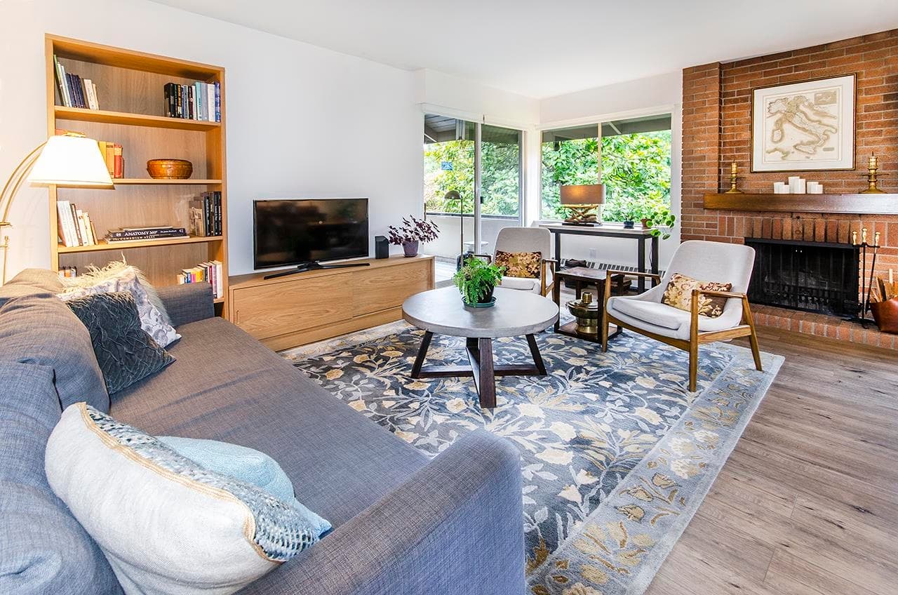 211 - 235 Keith Road, West Vancouver, V7T 1L5 — photo 1