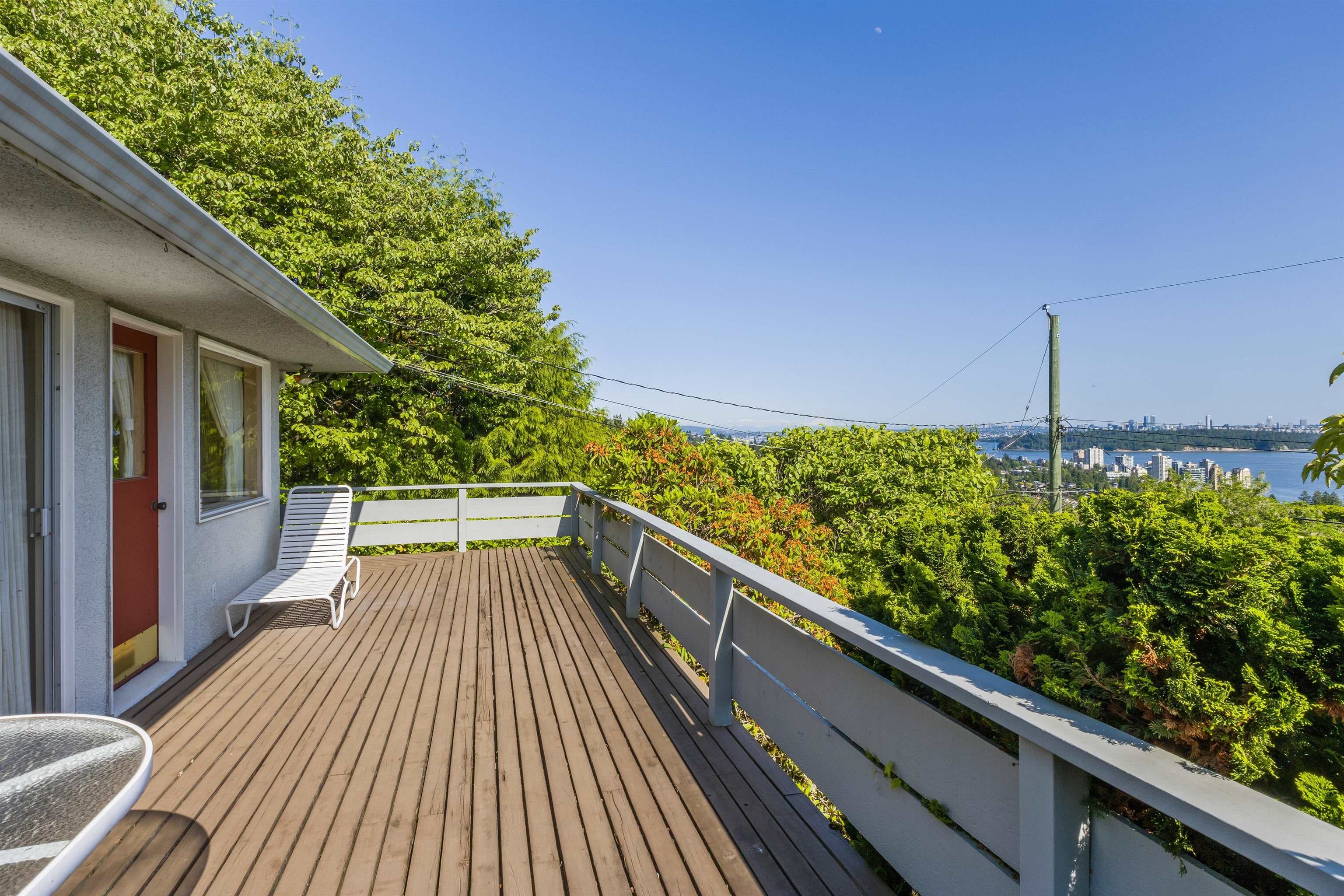 2575 Queens Avenue, West Vancouver