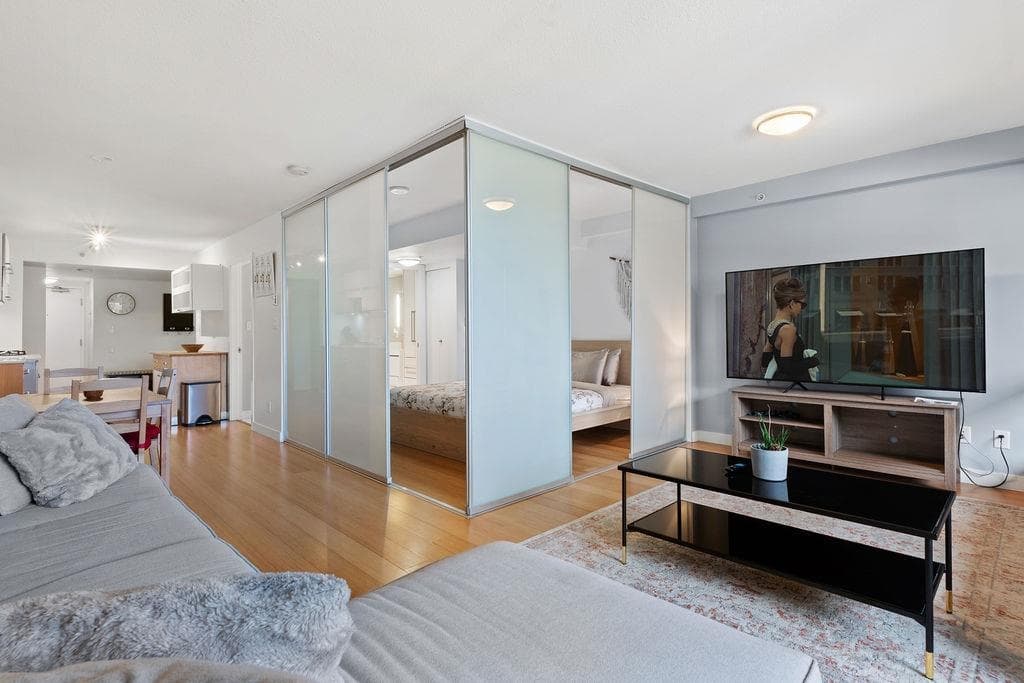 406 - 718 Main Street, Vancouver, V6A 0B1 — photo 1