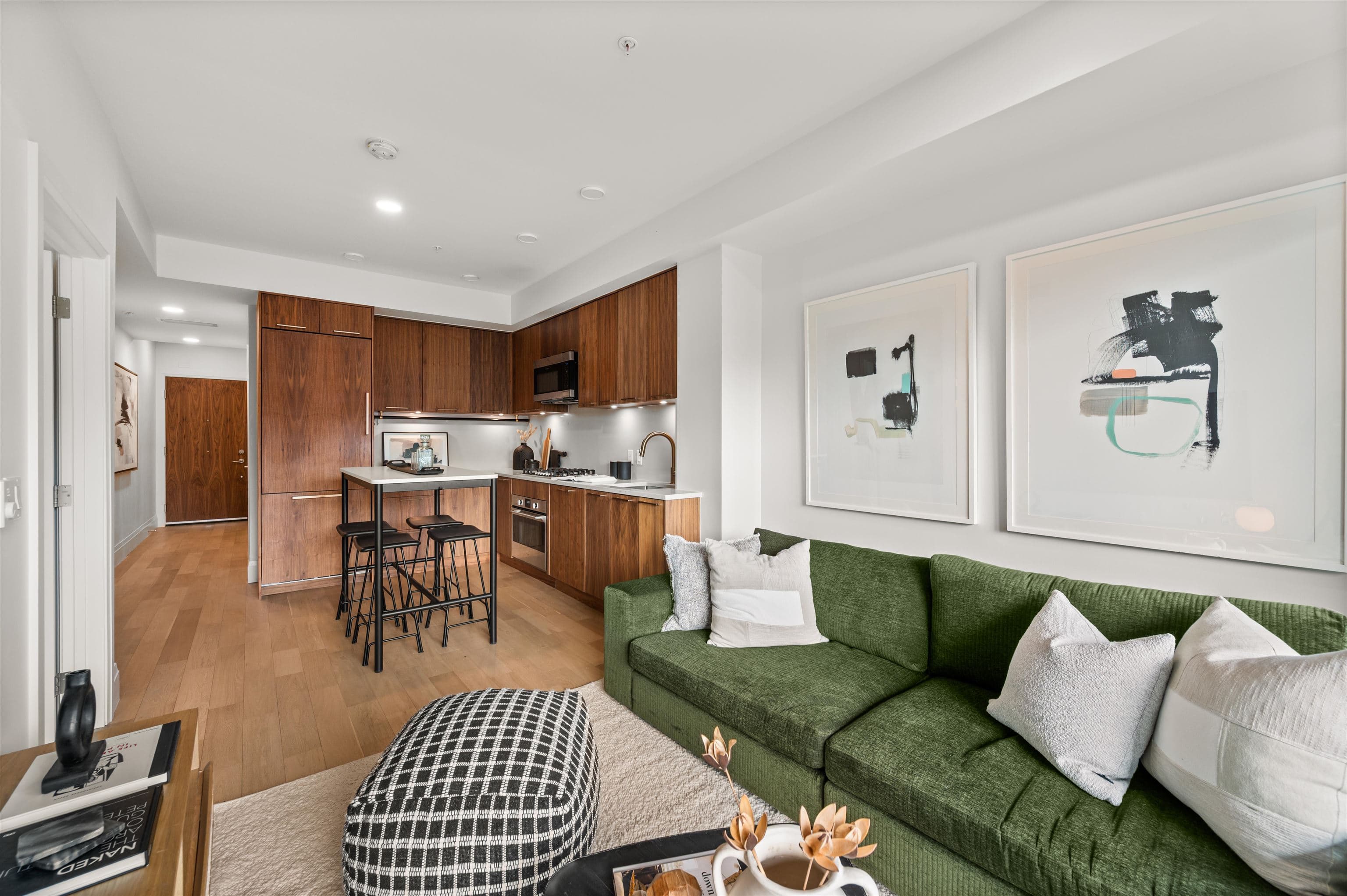 402 - 2550 Garden Drive, Vancouver, V5N 4X6 — photo 2