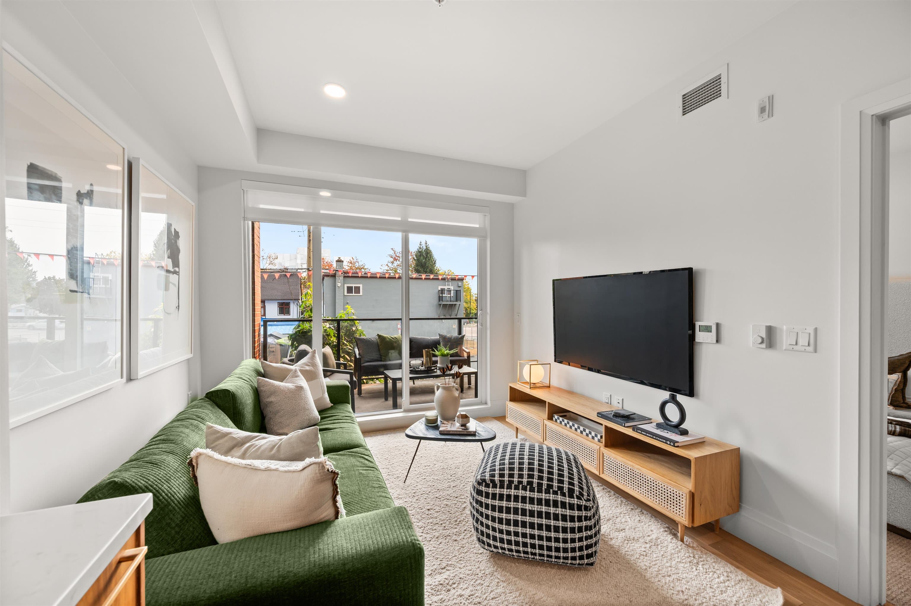 402 - 2550 Garden Drive, Vancouver, V5N 4X6 — photo 3