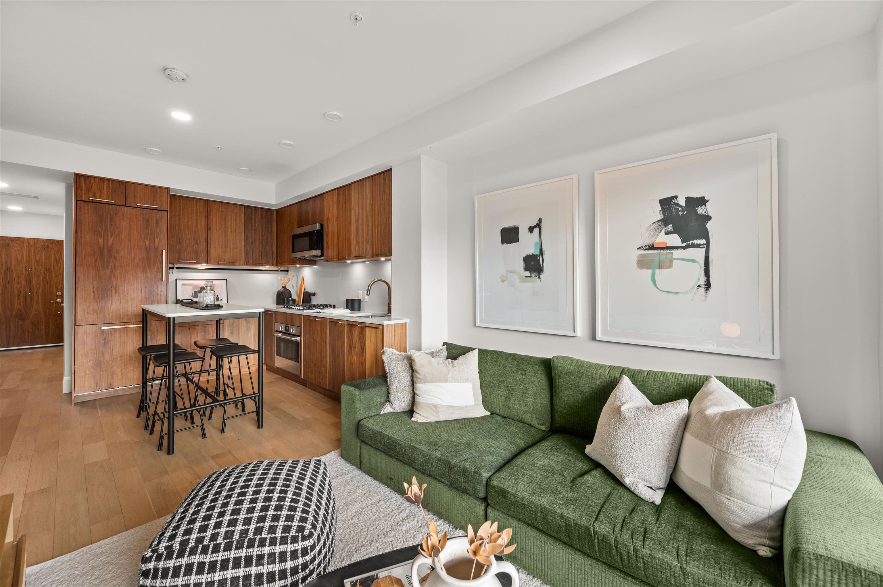 402 - 2550 Garden Drive, Vancouver — sold