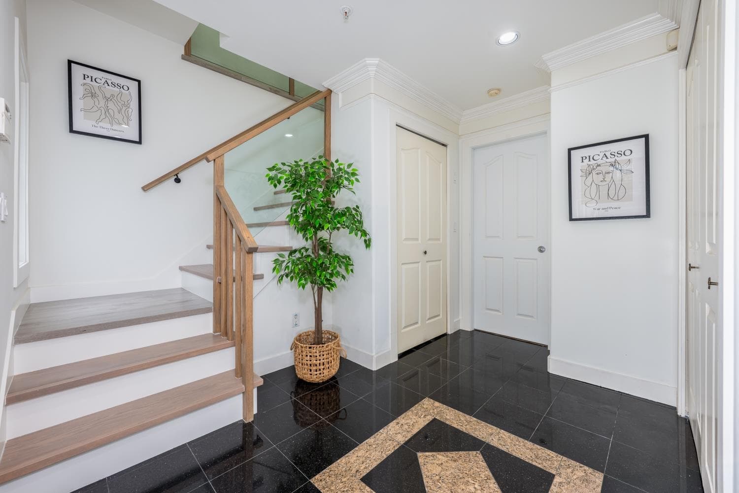 748 E 62nd Avenue, Vancouver, V5X 2G5 — photo 2