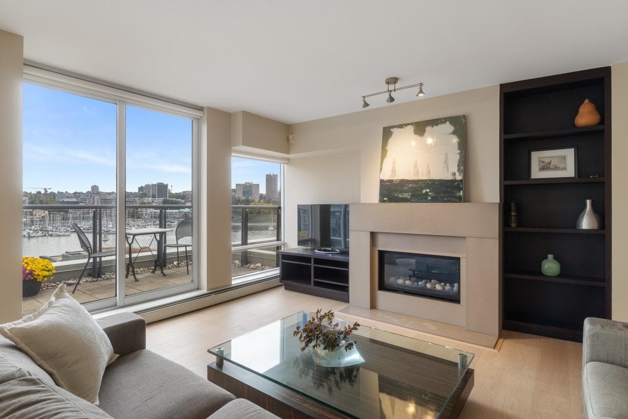 805 - 1383 Marinaside Crescent, Vancouver, V6Z 2W9 — photo 2