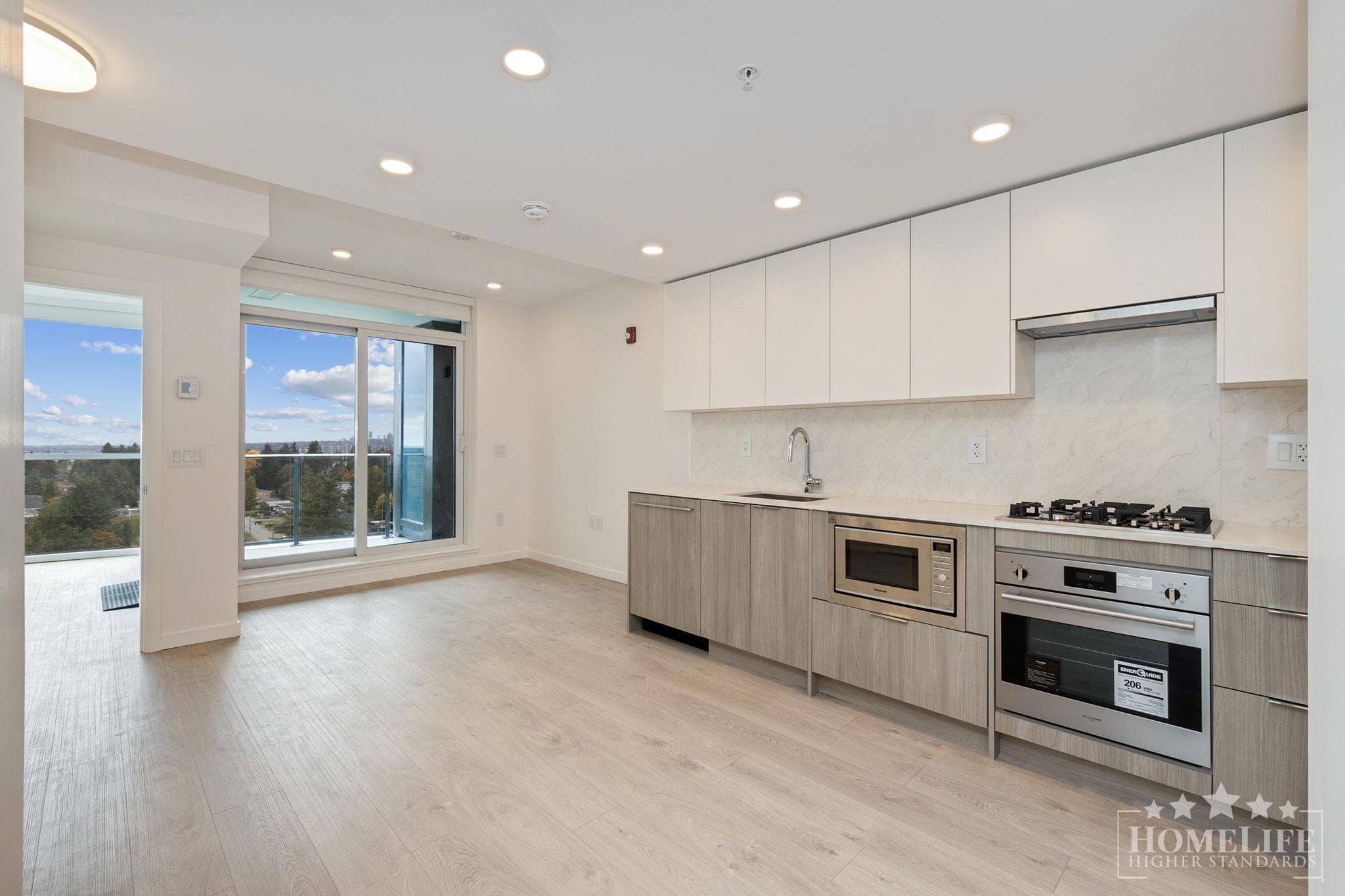 1405 - 10333 133 Street, Surrey, V3T 0V1 — photo 3
