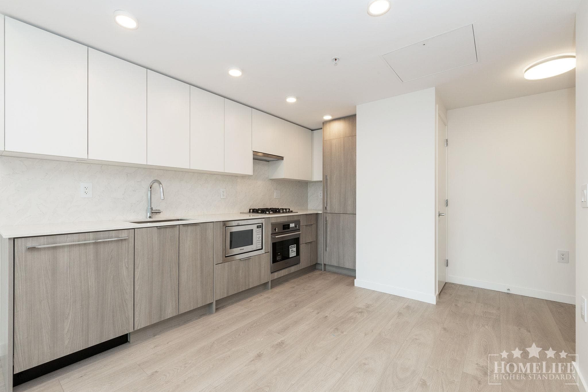 1405 - 10333 133 Street, Surrey, V3T 0V1 — photo 4