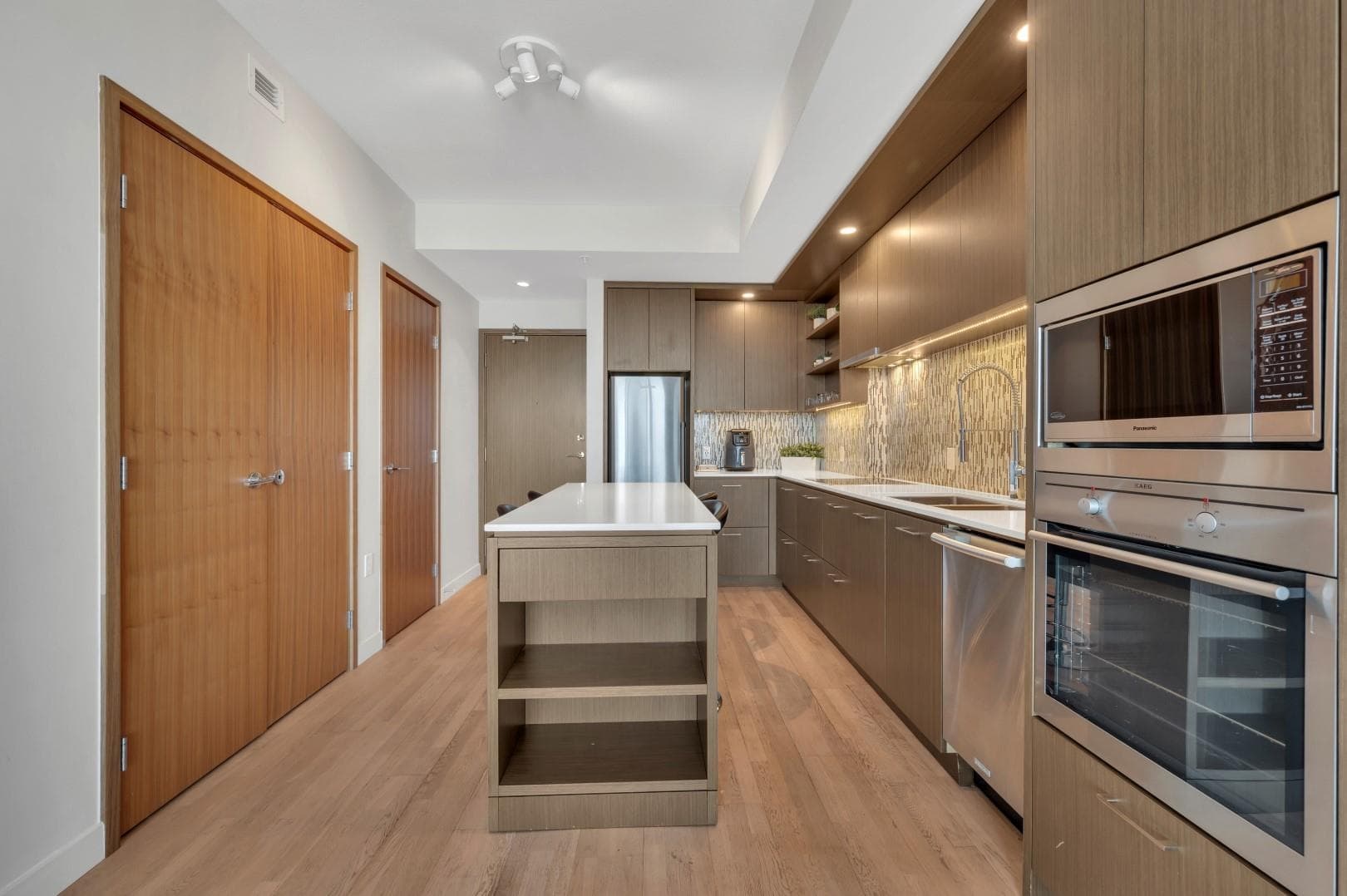 3903 - 13495 Central Avenue, Surrey, V3T 0K2 — photo 3
