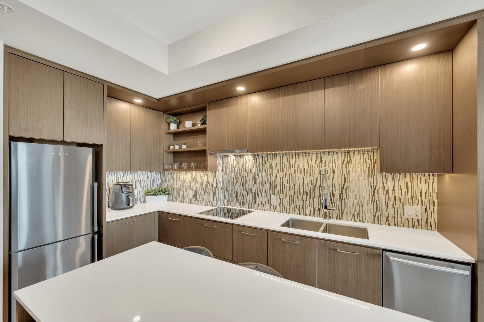 3903 - 13495 Central Avenue, Surrey, V3T 0K2 — photo 4