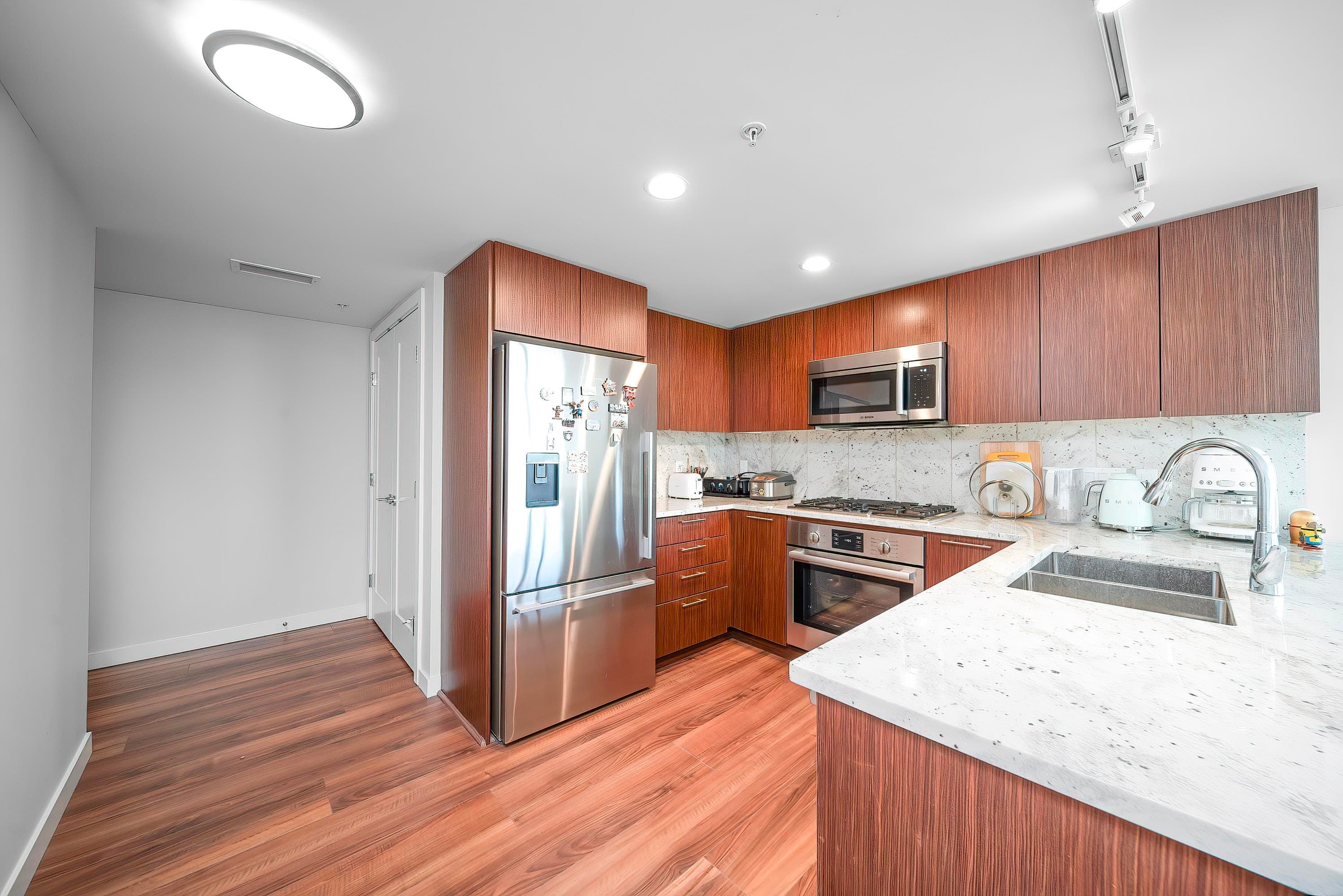 809 - 8699 Hazelbridge Way, Richmond, V6X 0T4 — photo 4