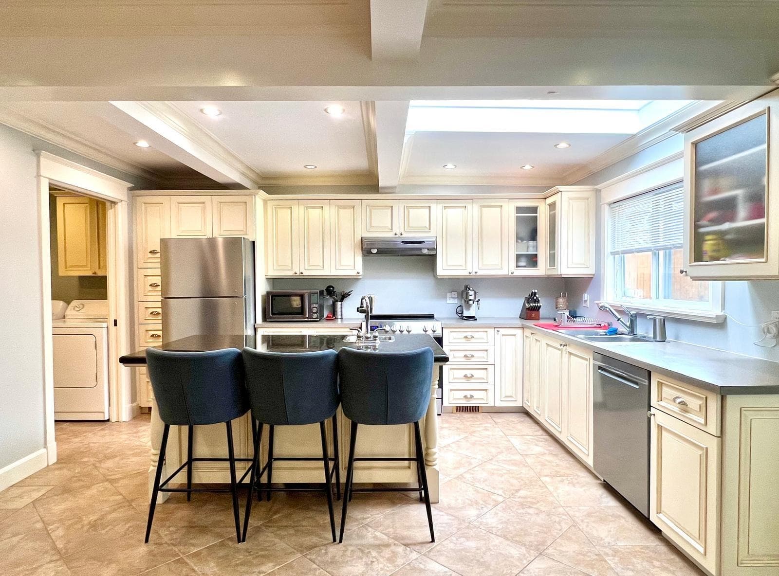 7688 Burgess Street, Burnaby, V3N 3J2 — photo 3